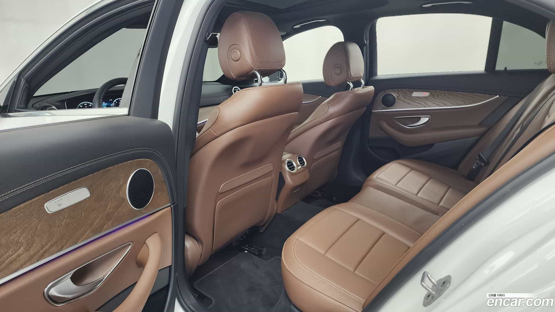 E-Class Mercedes-Benz 2023.7-INNER-036