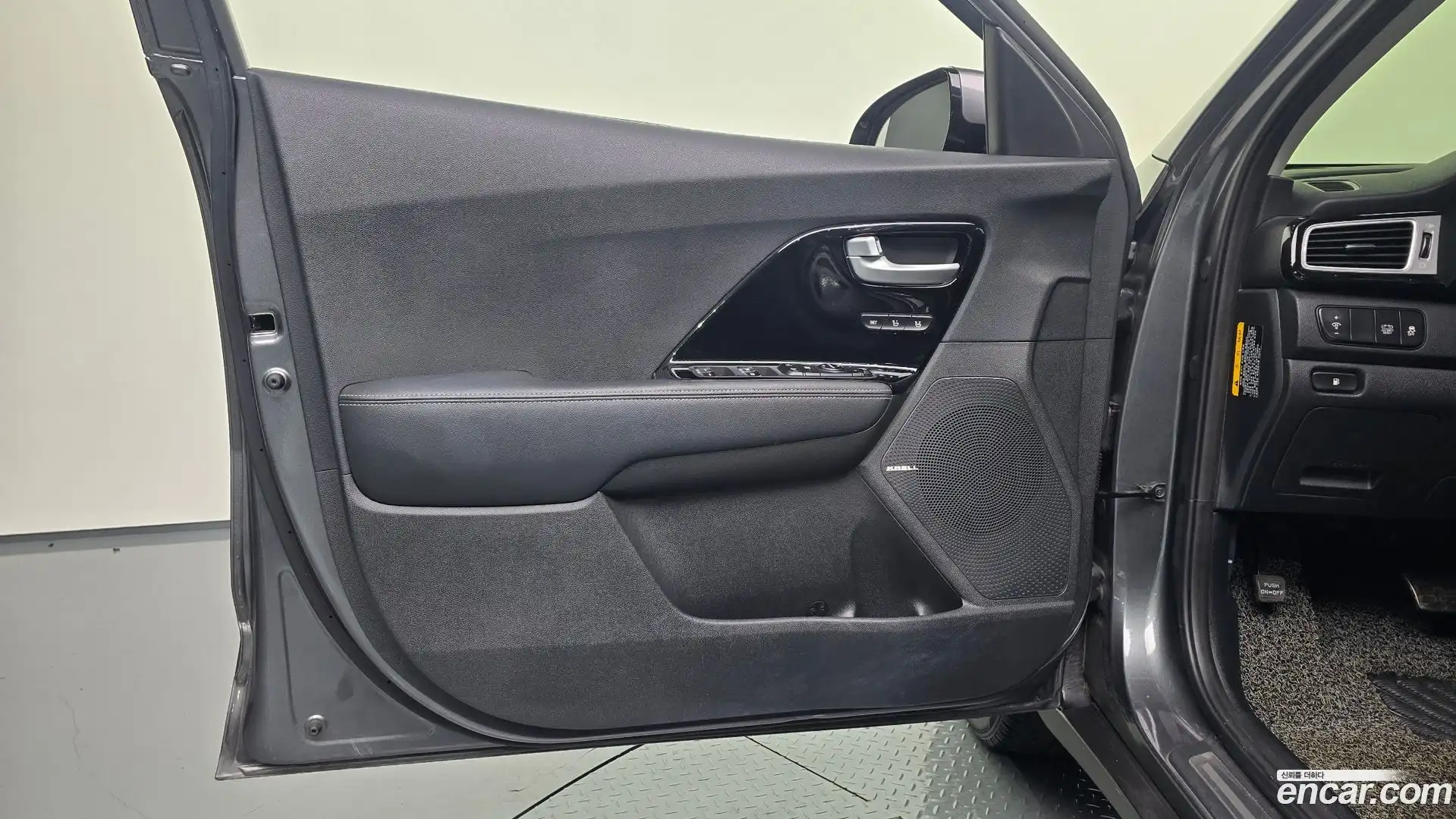 Niro Kia 2017.11-INNER-034
