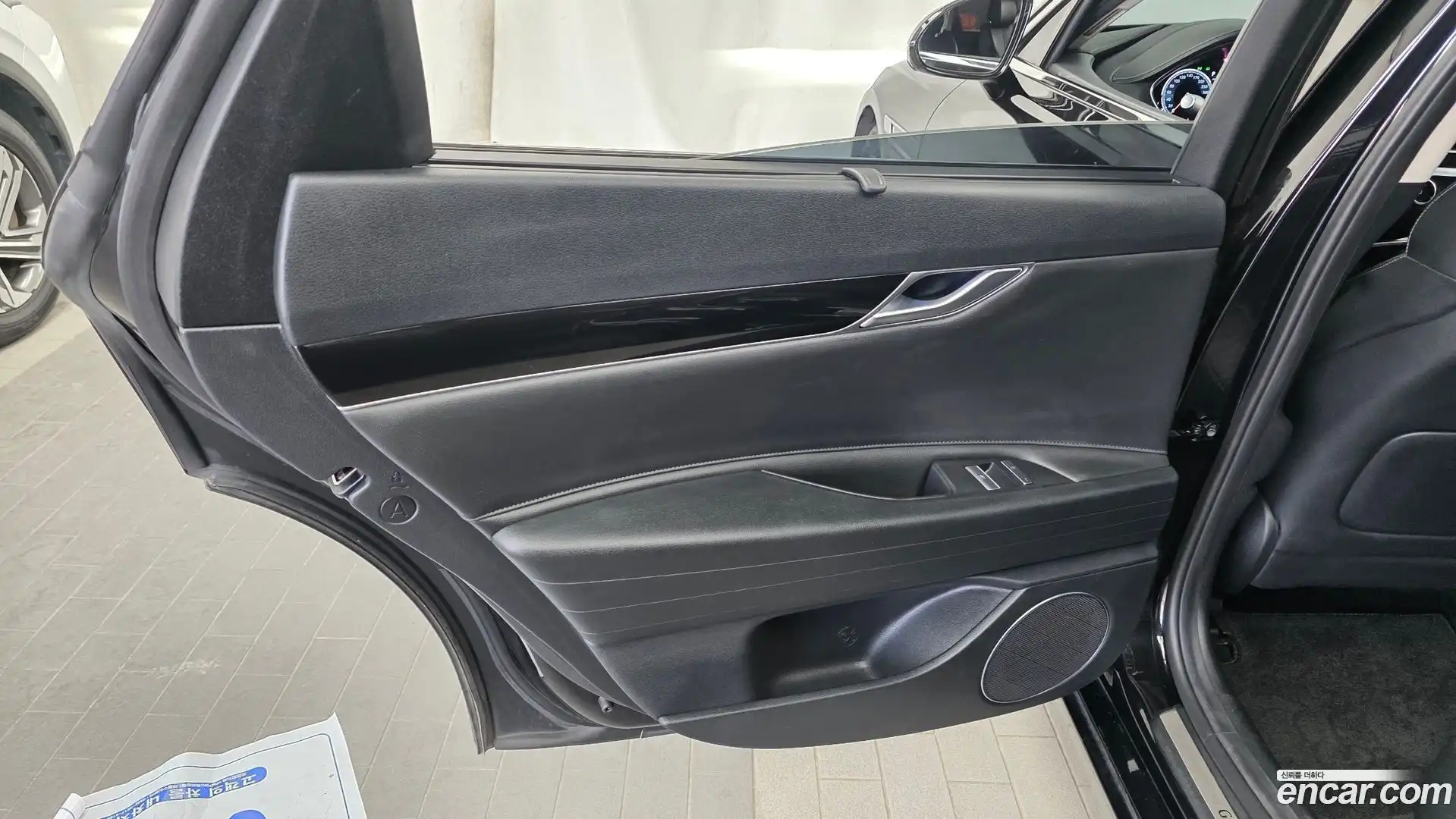 G80 Genesis 2020.4-INNER-035