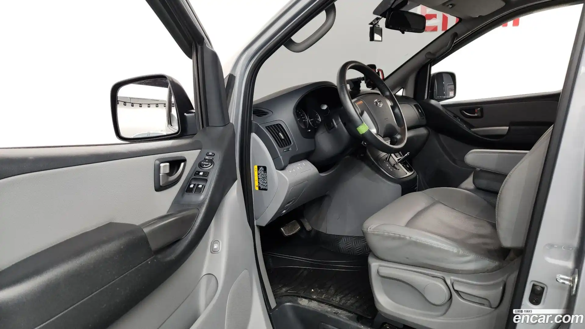 Starex Hyundai 2019.1-INNER-010