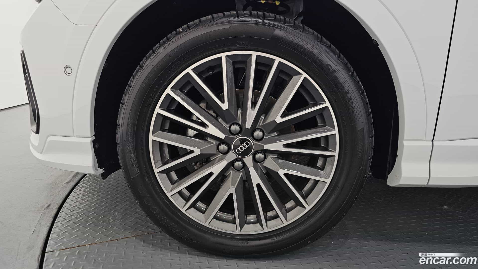 Q3 Audi 2025.10-OUTER-005