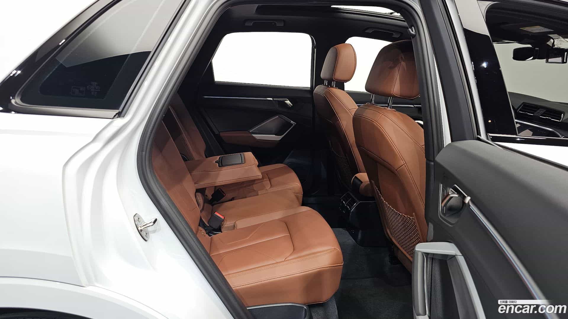 Q3 Audi 2025.10-OPTION-015