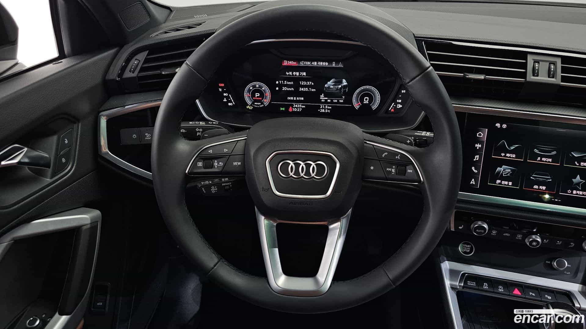 Q3 Audi 2025.10-OPTION-017