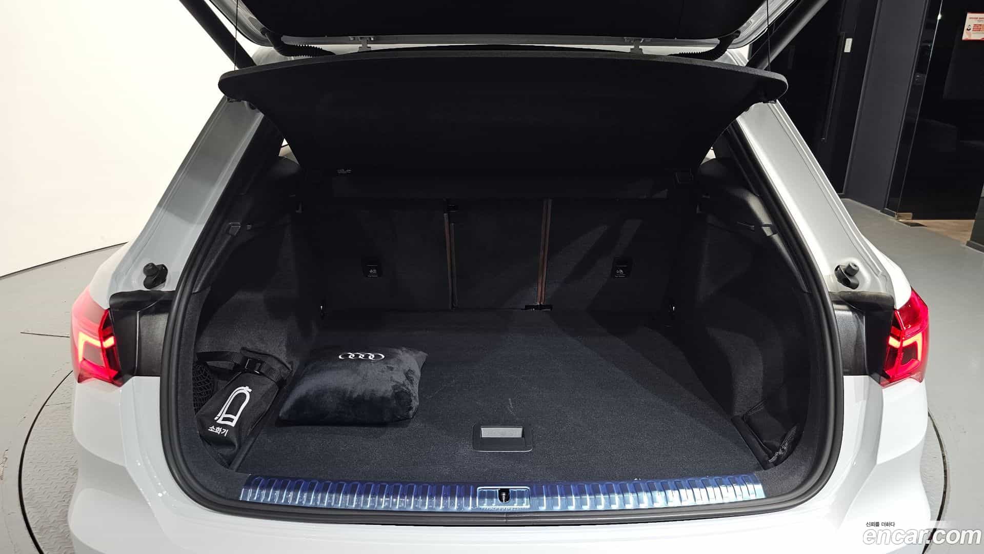 Q3 Audi 2025.10-OPTION-024
