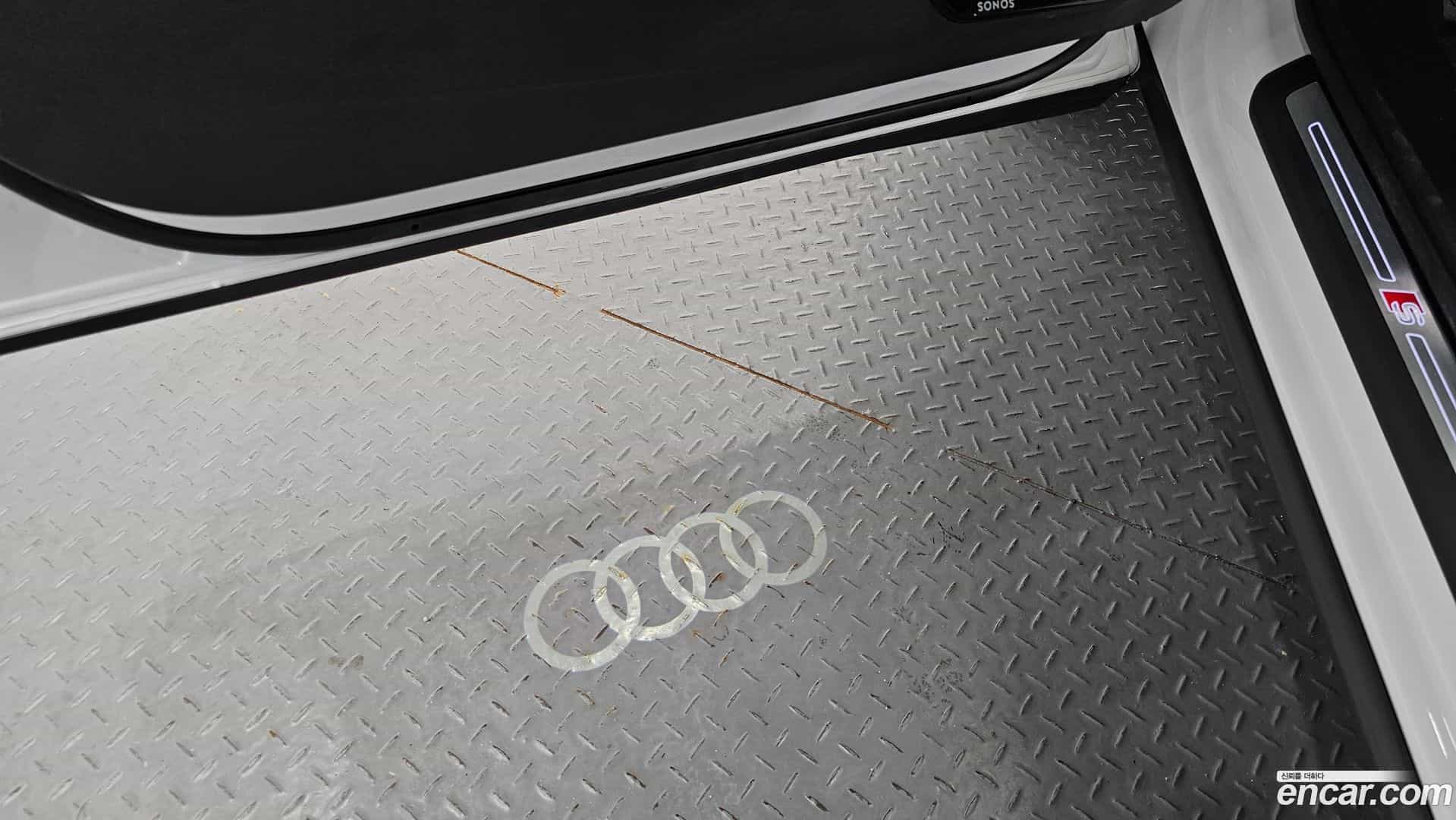Q3 Audi 2025.10-OPTION-041