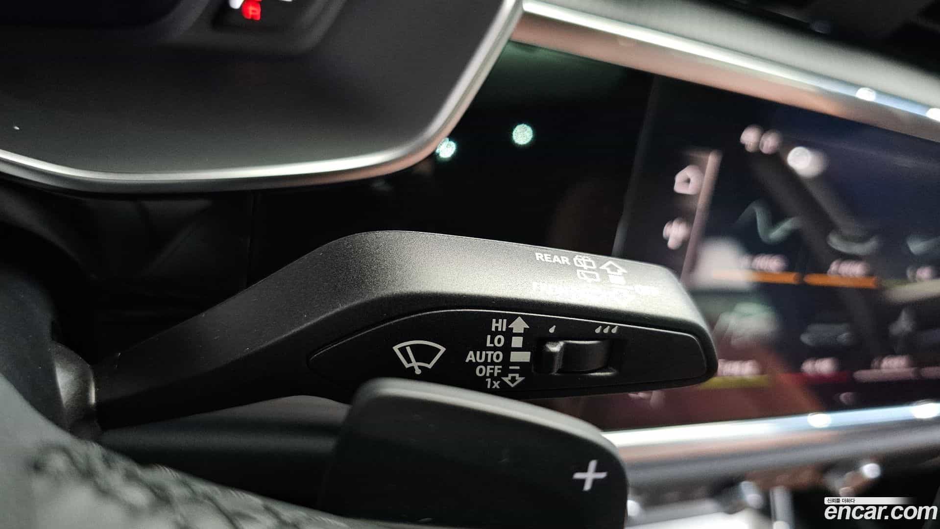 Q3 Audi 2025.10-OPTION-042