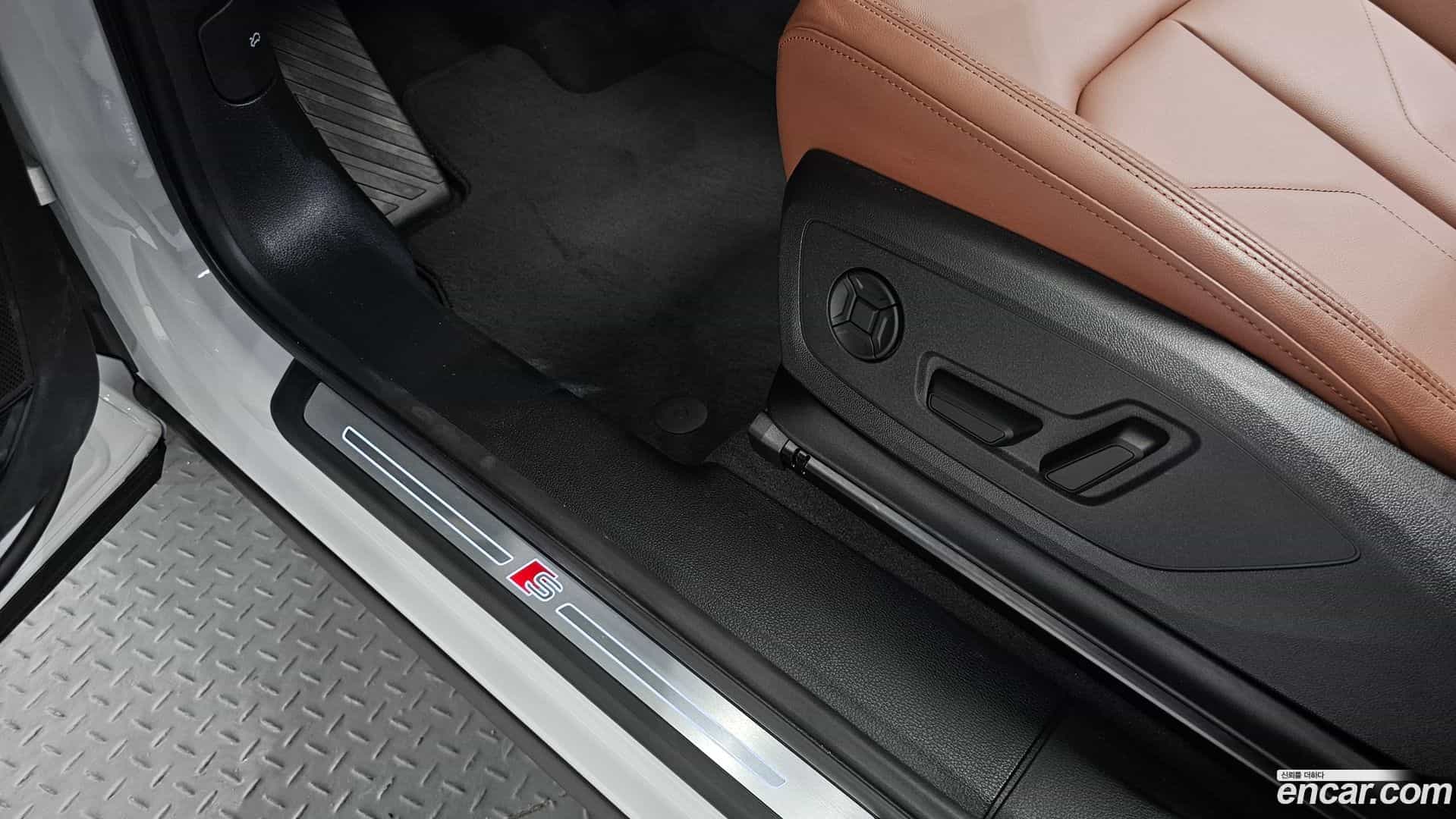 Q3 Audi 2025.10-OPTION-046