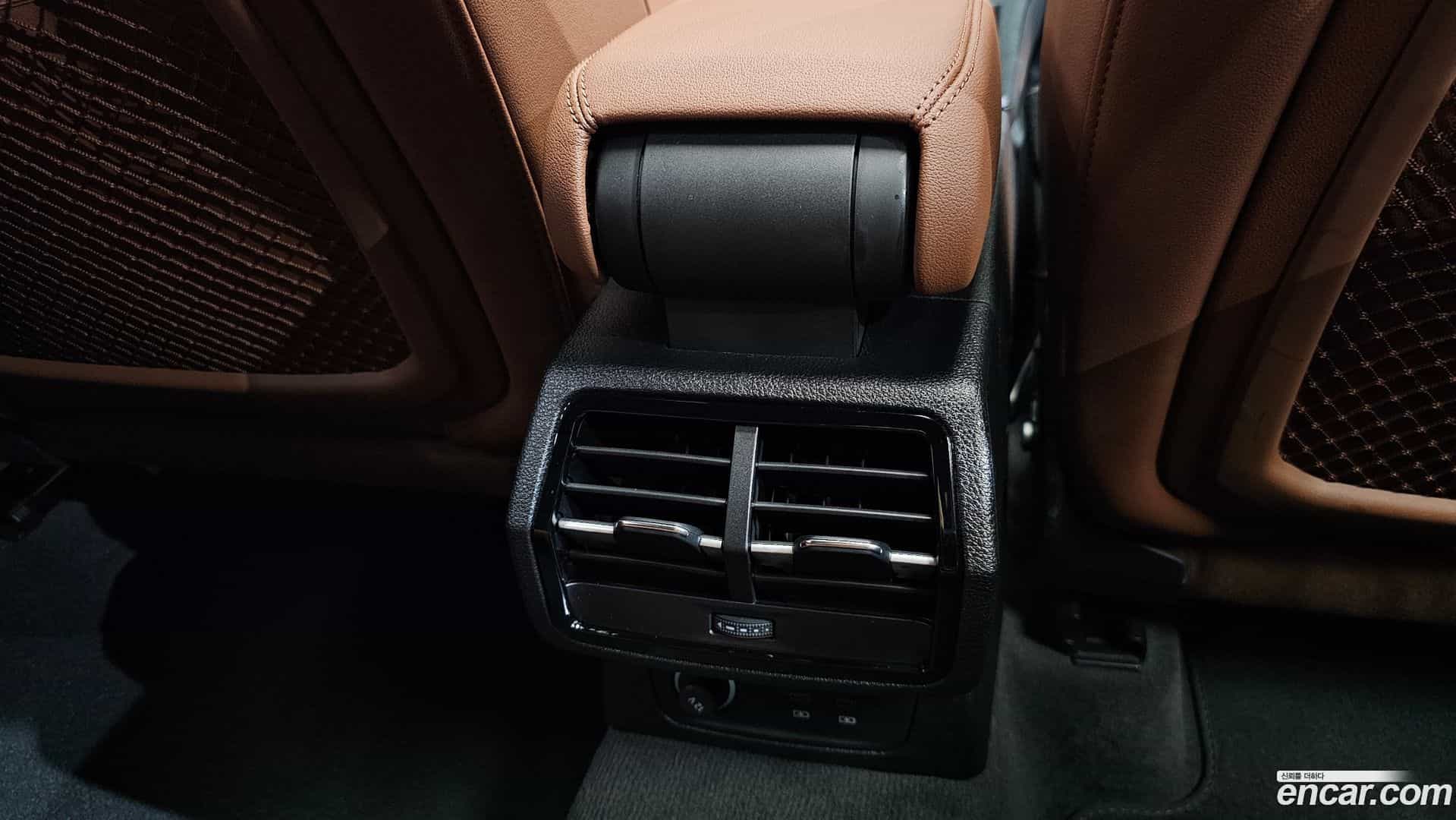 Q3 Audi 2025.10-OPTION-047