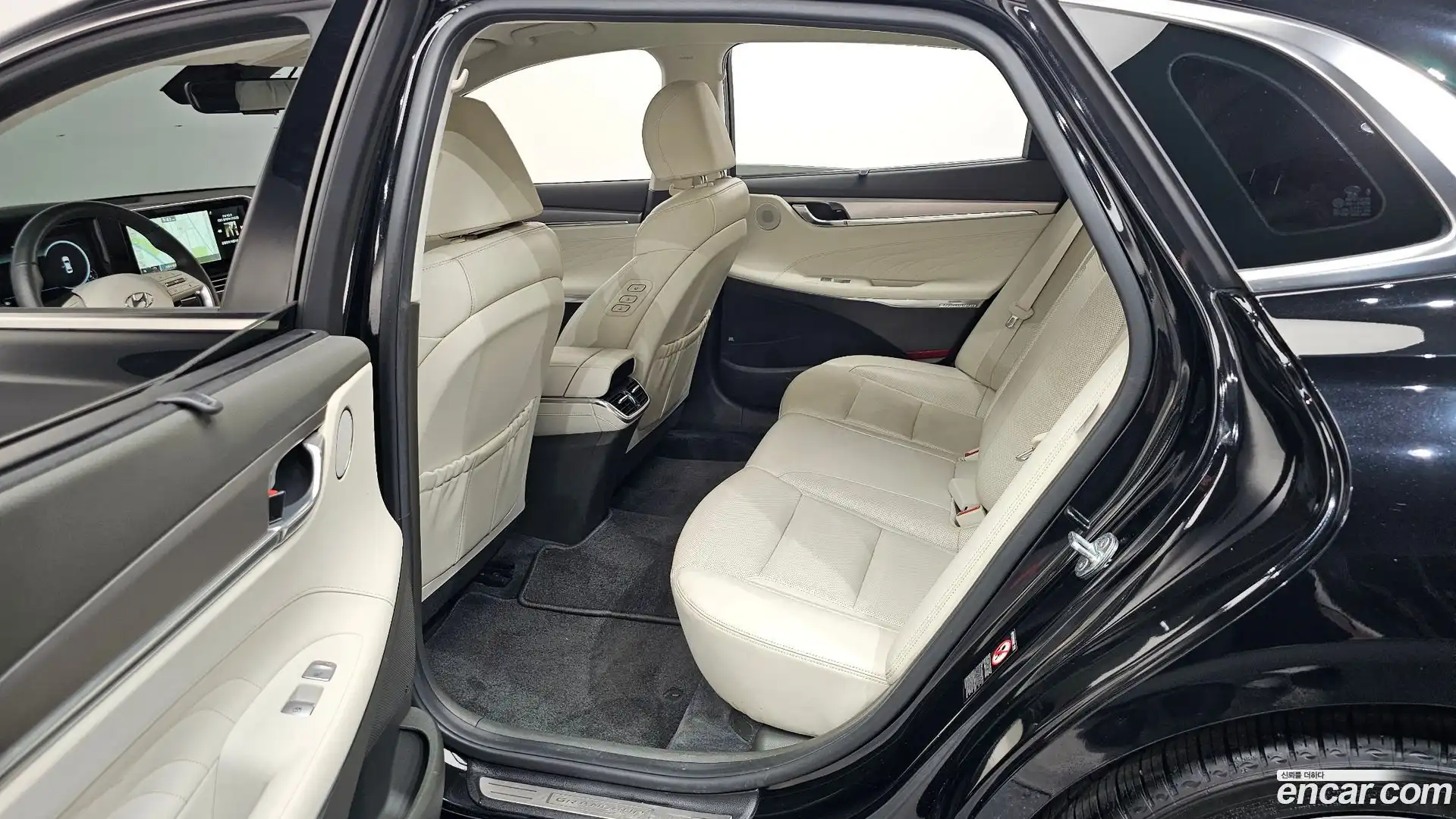 Grandeur Hyundai 2022.5-OPTION-015