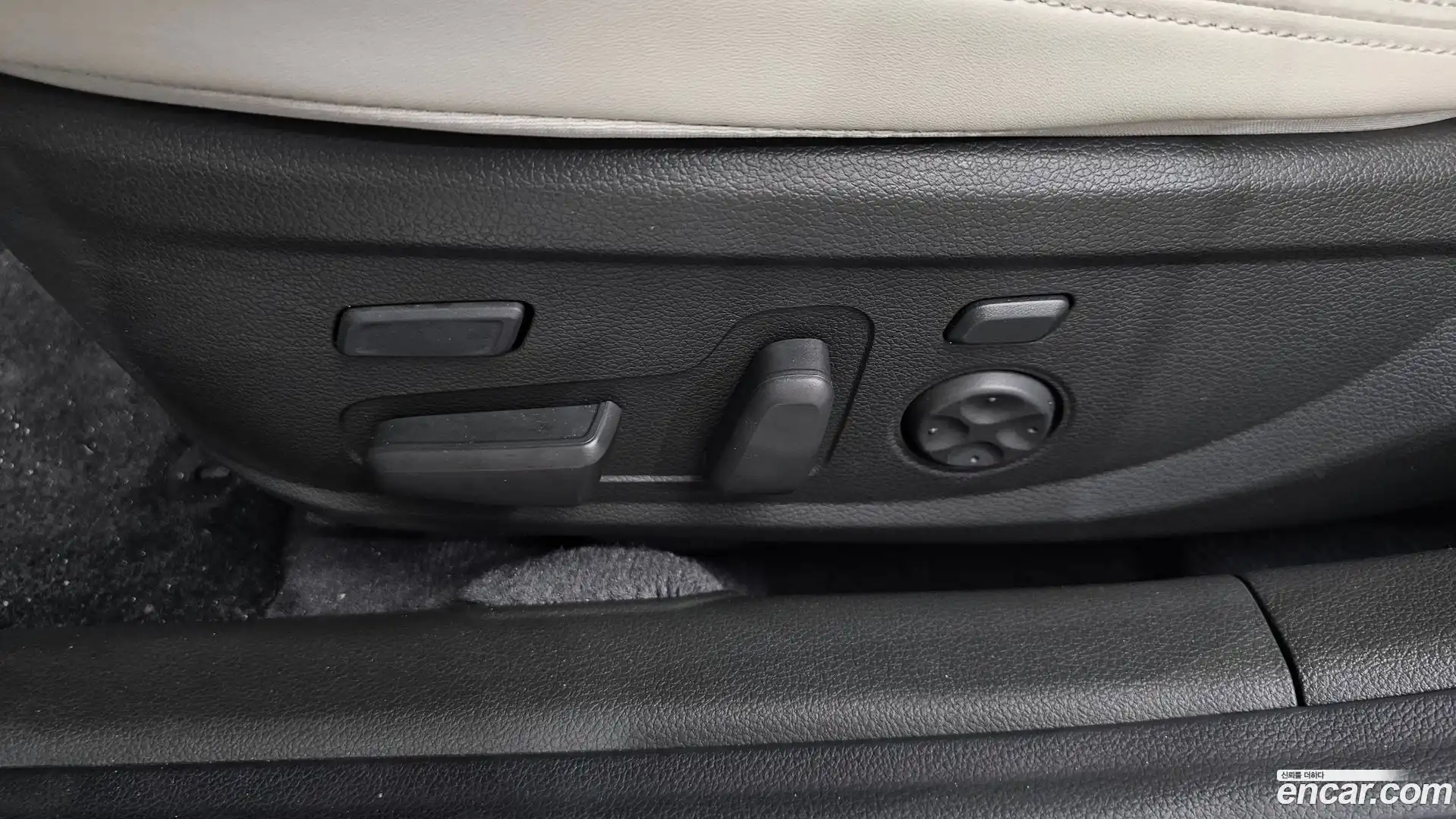 Grandeur Hyundai 2022.5-OPTION-044