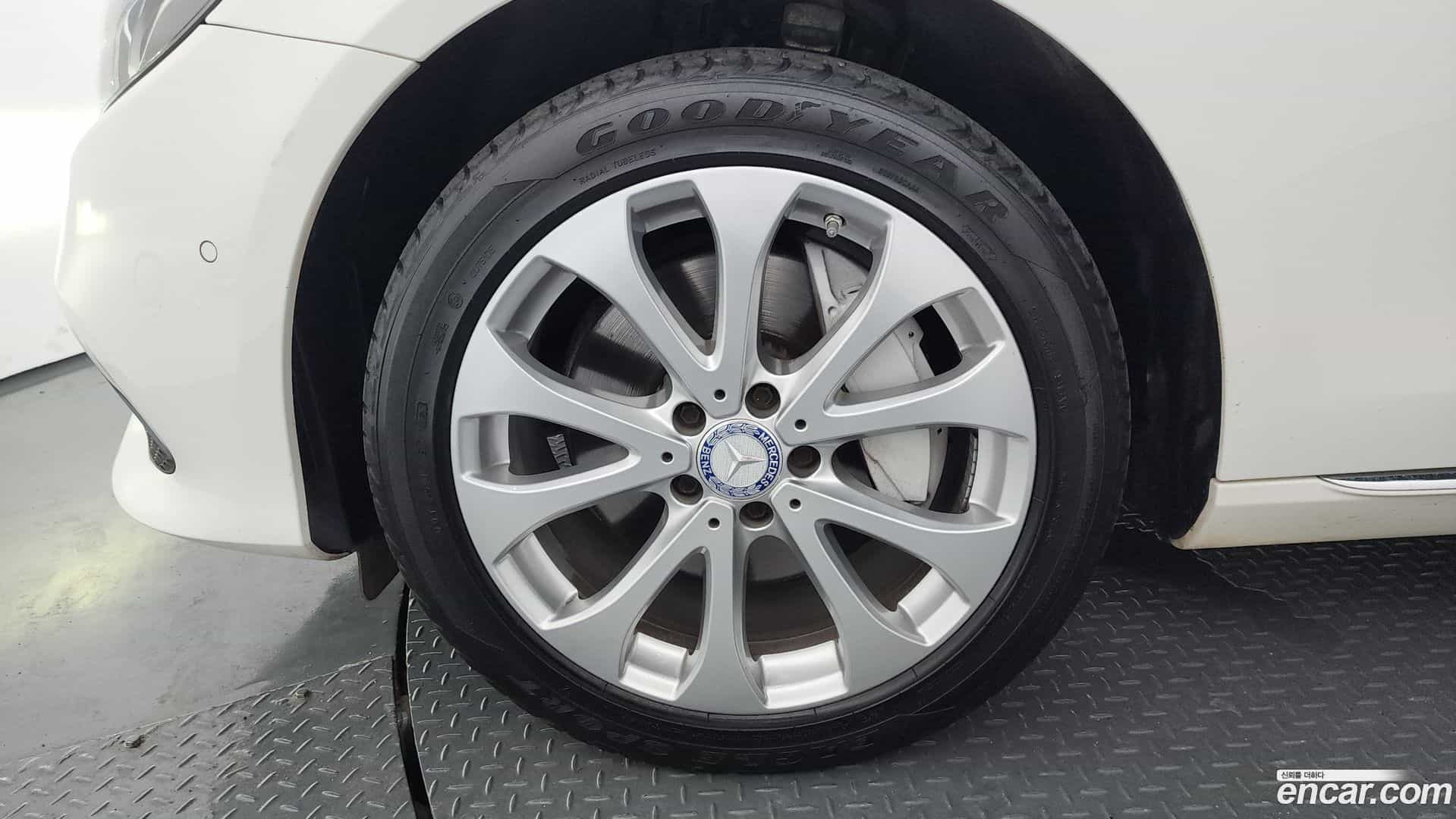 E-Class Mercedes-Benz 2016.9-OUTER-005