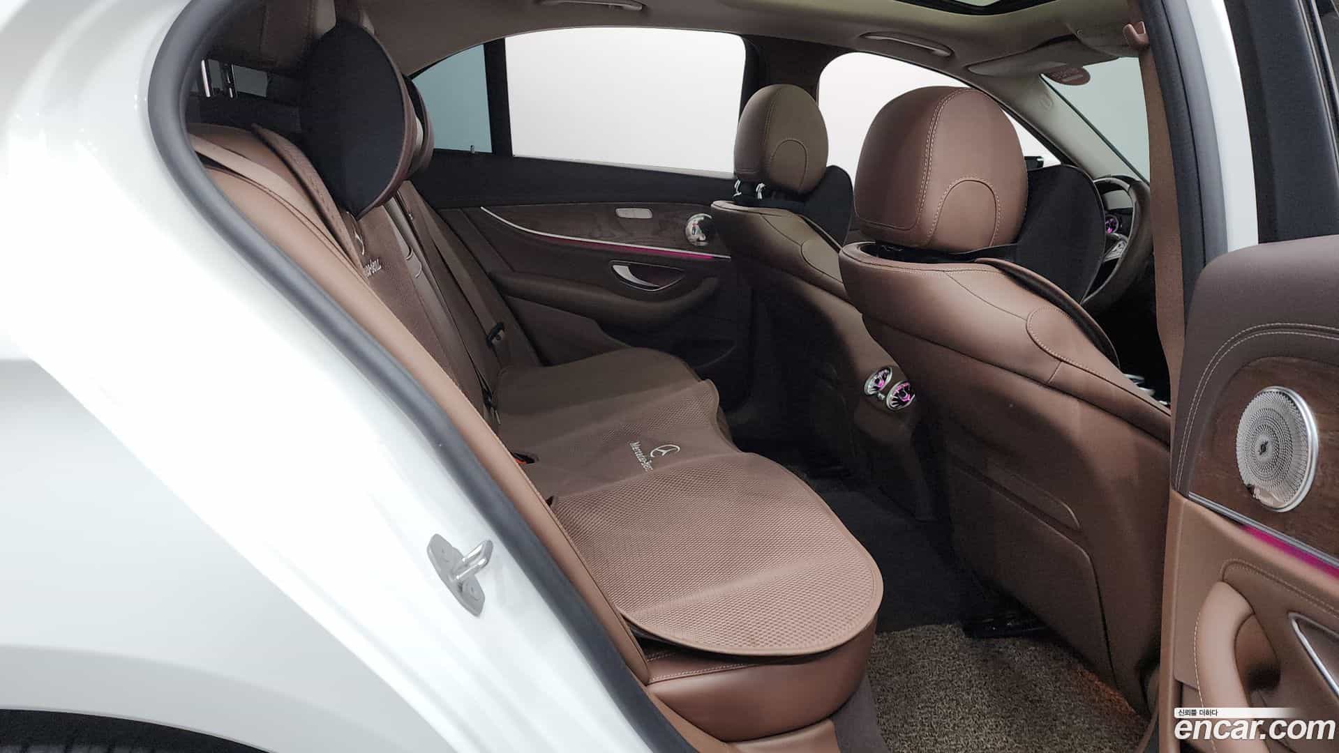 E-Class Mercedes-Benz 2016.9-OPTION-015