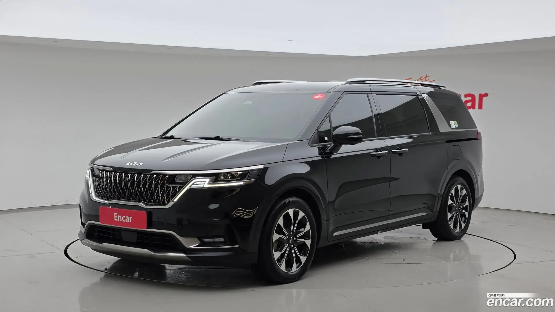 Main__Slider__Photo:Canival Kia 2023.4-0