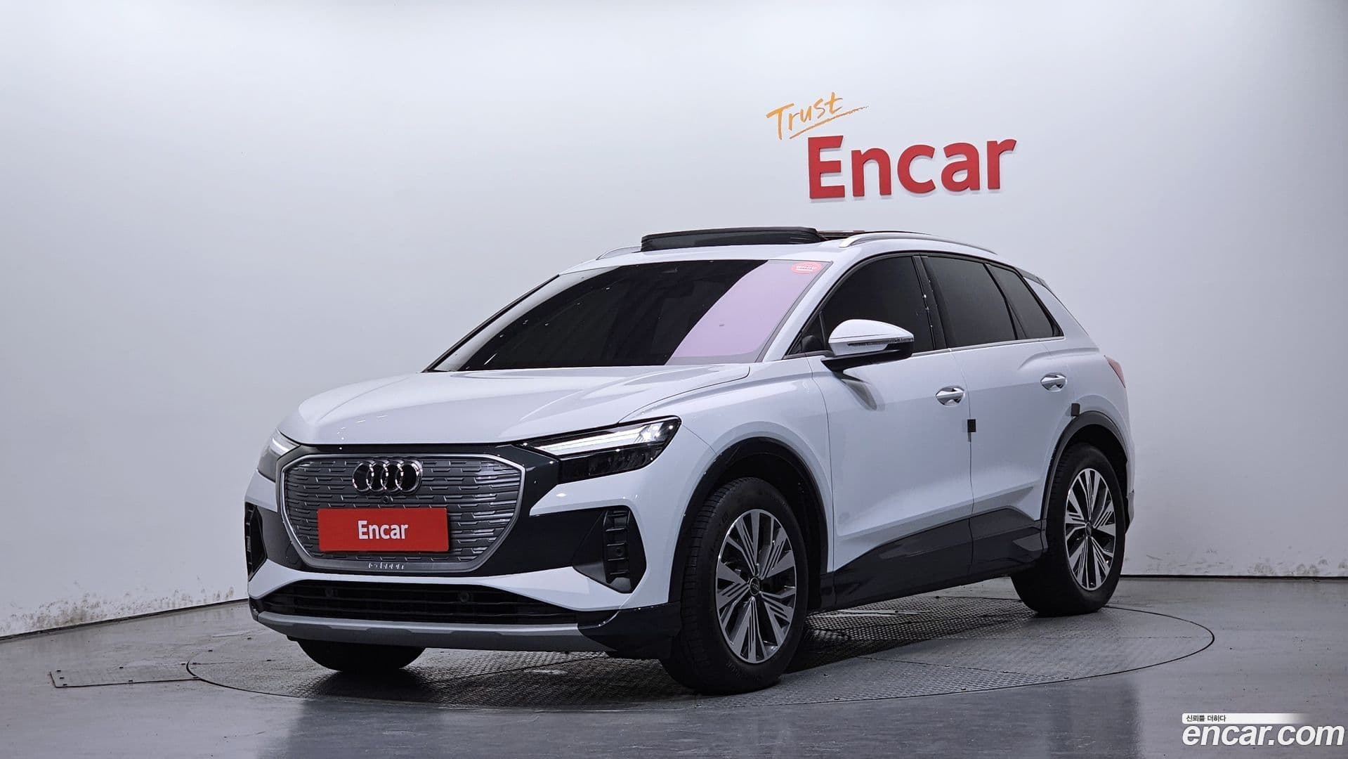 Main__Slider__Photo:Q4 e-tron Audi 2025.5-0