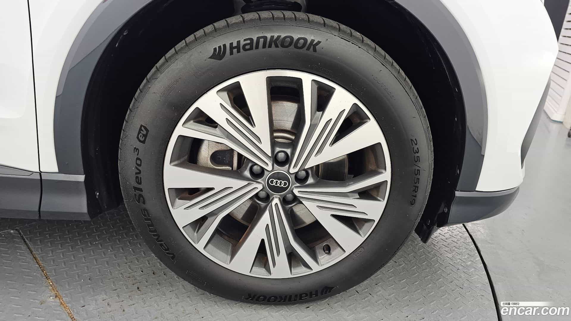 Q4 e-tron Audi 2025.5-OUTER-005