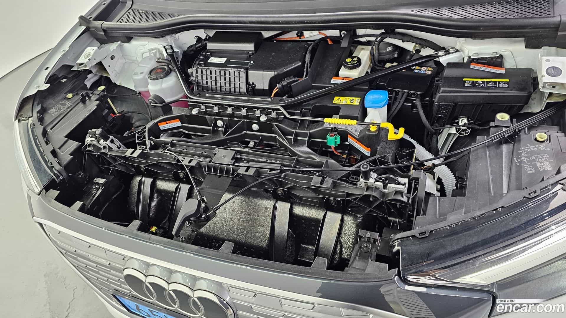 Q4 e-tron Audi 2025.5-OUTER-006