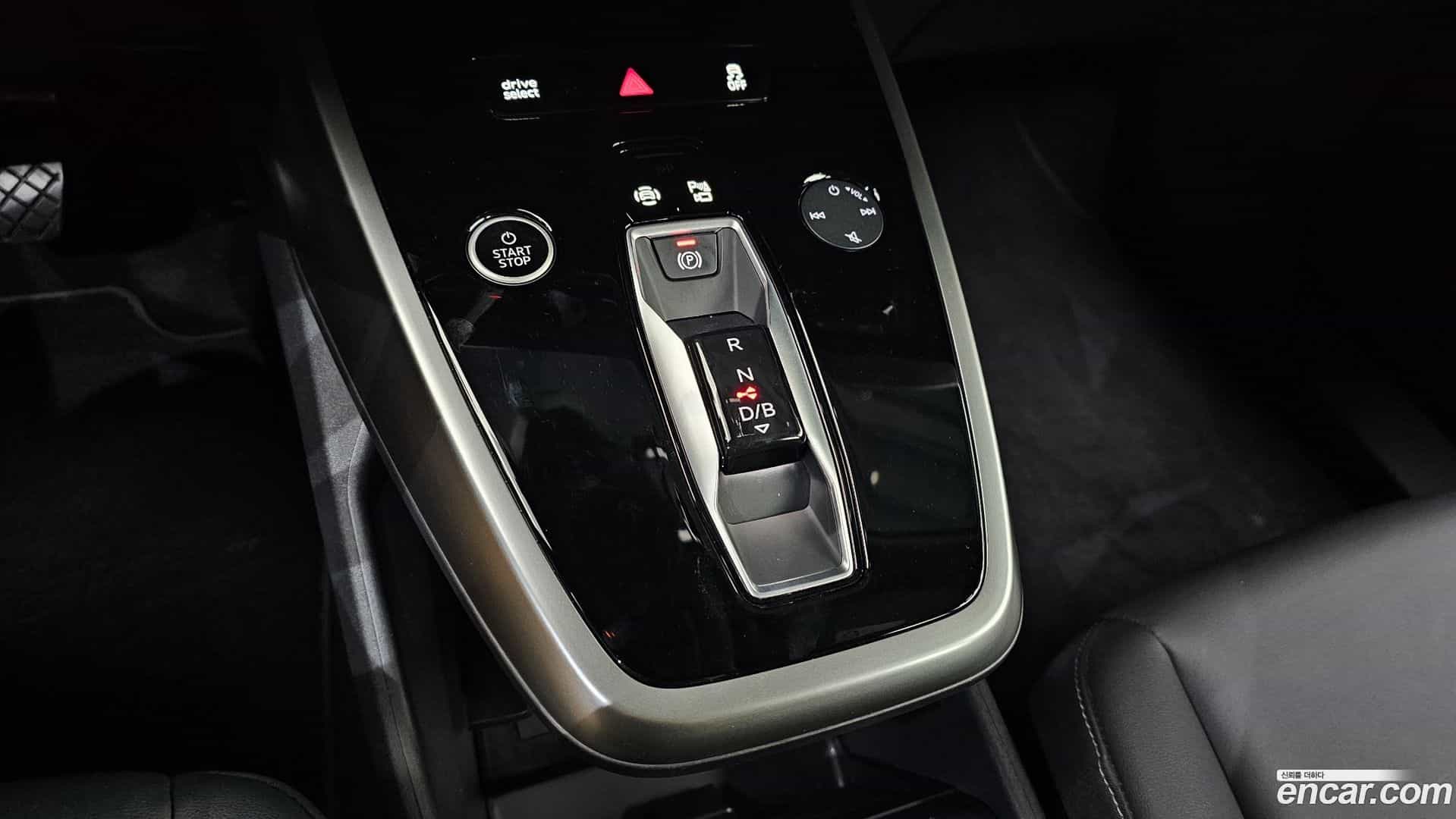 Q4 e-tron Audi 2025.5-INNER-009
