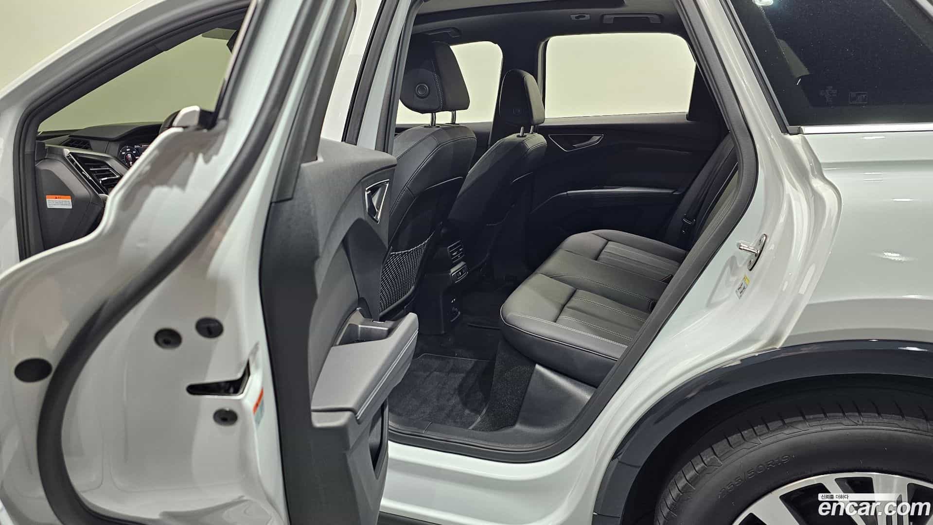 Q4 e-tron Audi 2025.5-OPTION-015