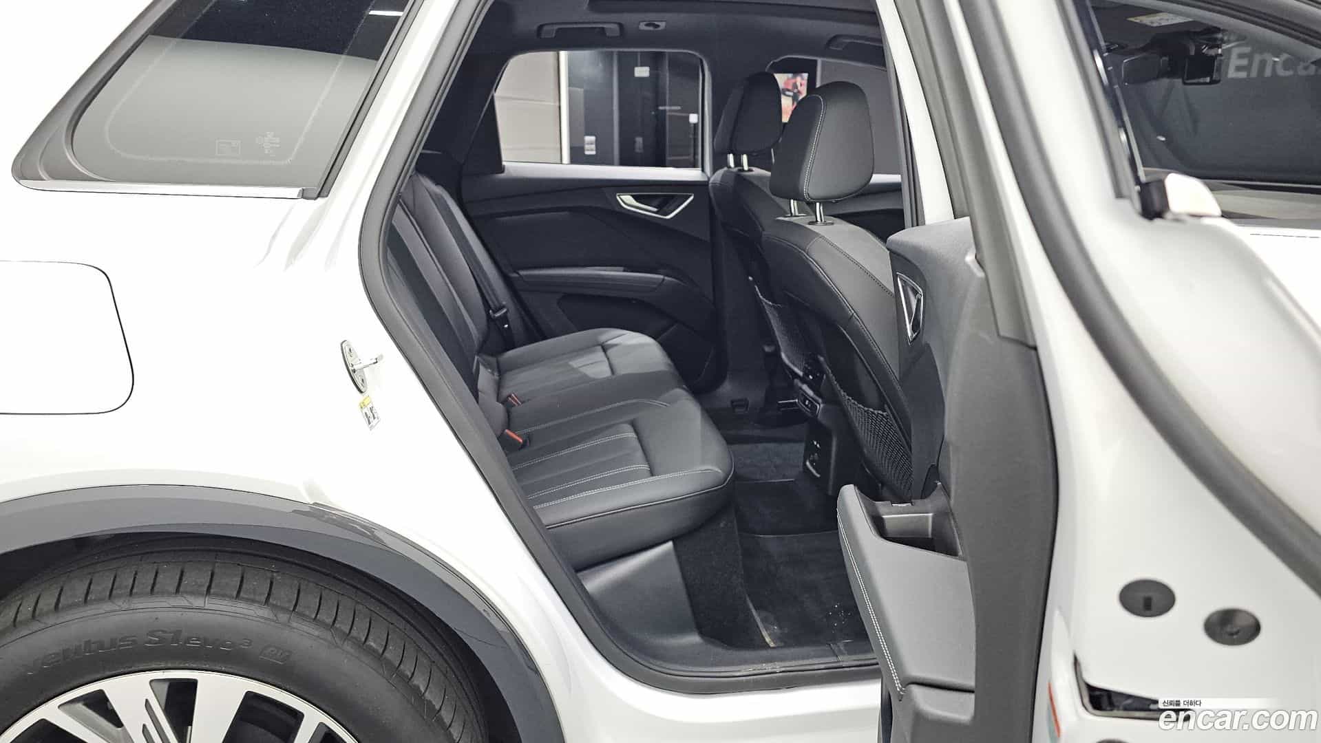 Q4 e-tron Audi 2025.5-OPTION-016