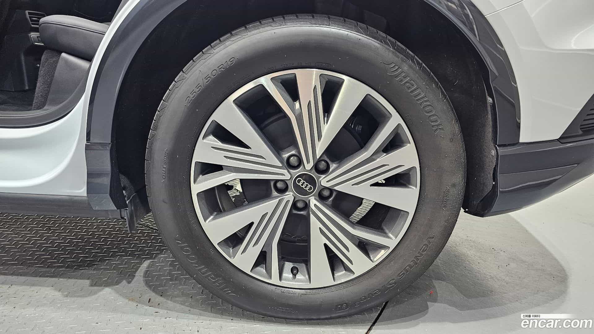 Q4 e-tron Audi 2025.5-OUTER-031