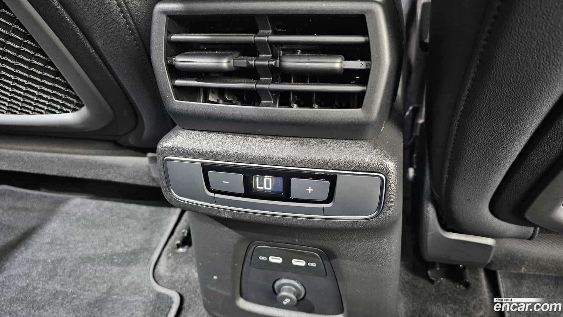 Q4 e-tron Audi 2025.5-OPTION-040