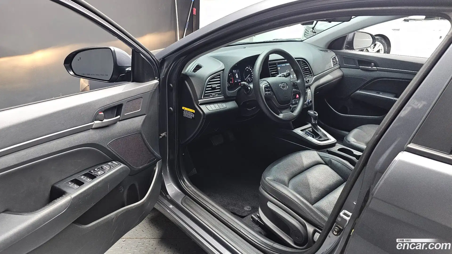 AVANTE Hyundai 2018.7-INNER-010