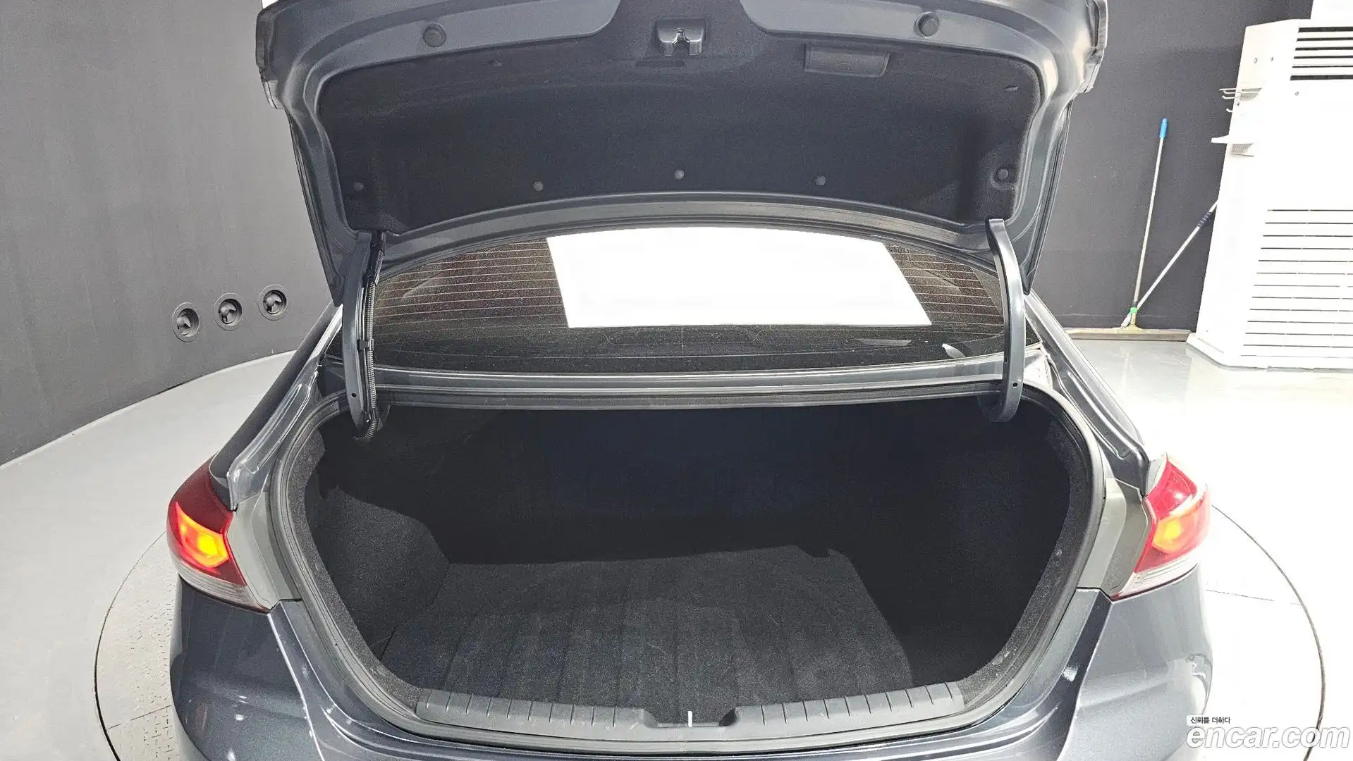AVANTE Hyundai 2018.7-OPTION-024