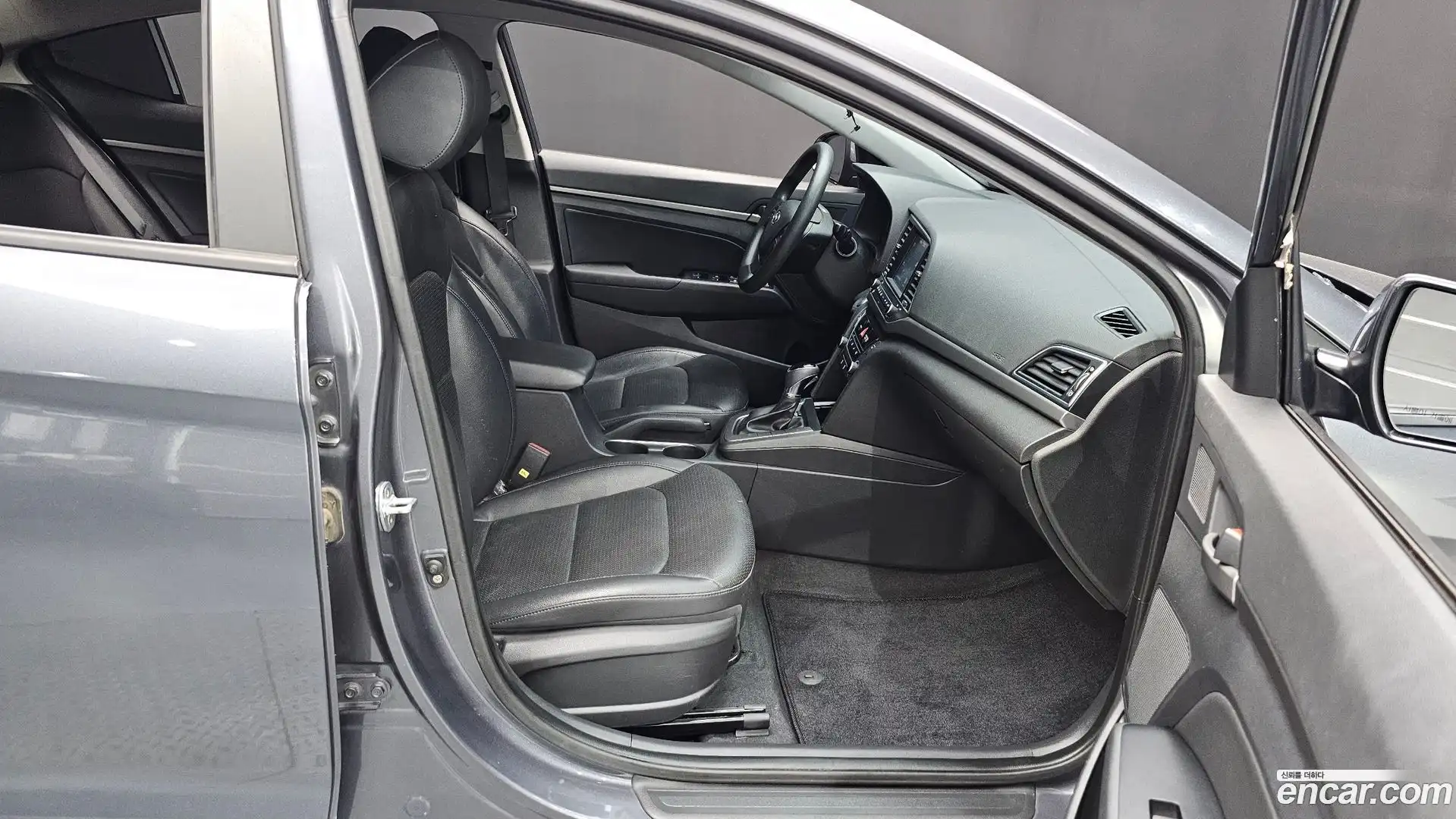 AVANTE Hyundai 2018.7-INNER-036