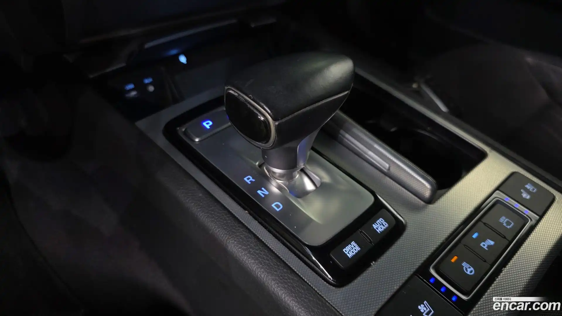 G80 Genesis 2018.0-INNER-009