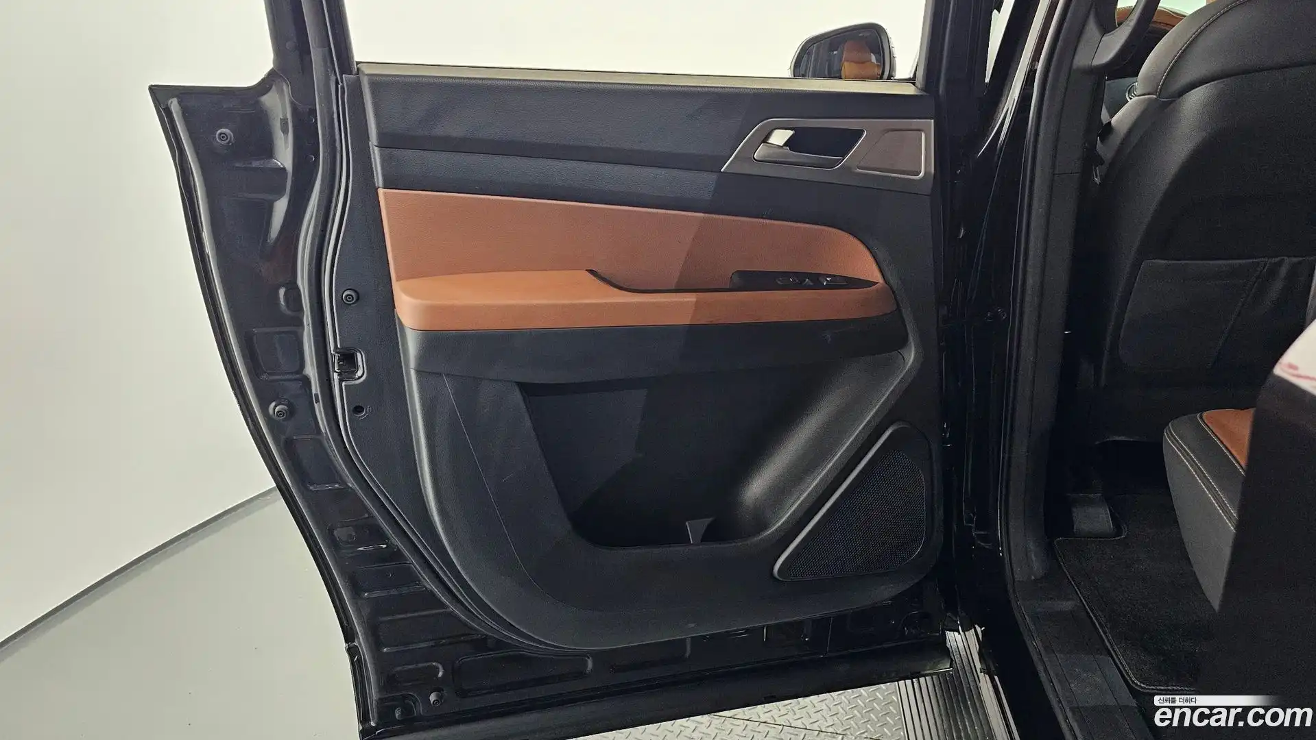 Rexton KG Mobility 2018.11-INNER-035