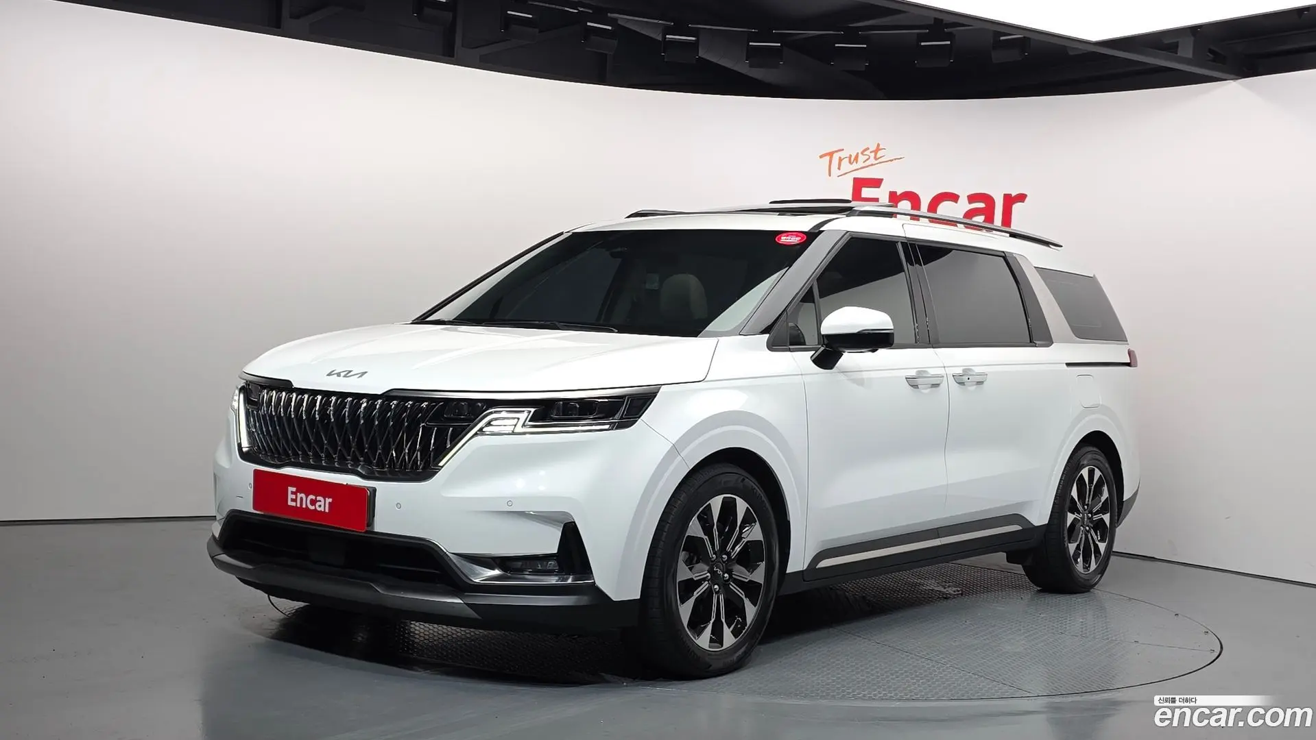 Main__Slider__Photo:Canival Kia 2023.2-0