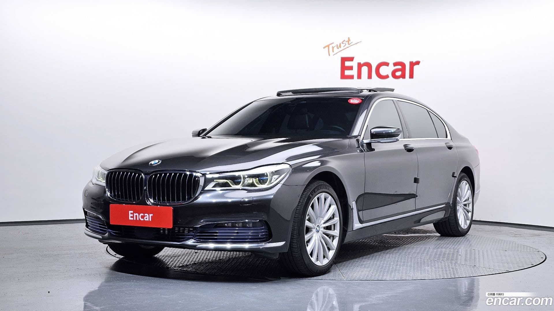 Main__Slider__Photo:7-Series BMW 2016.11-0