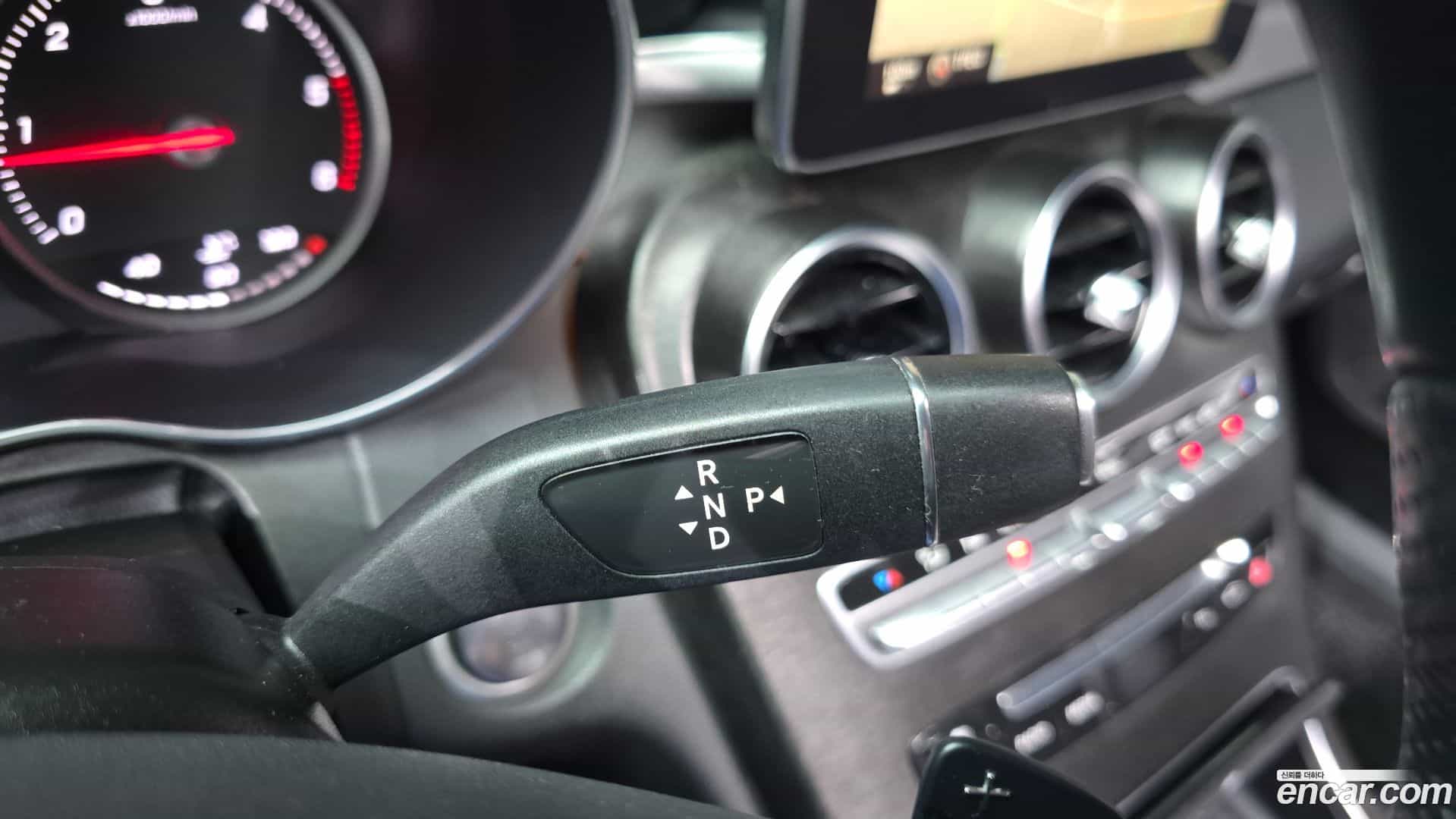 C-Class Mercedes-Benz 2015.1-INNER-009