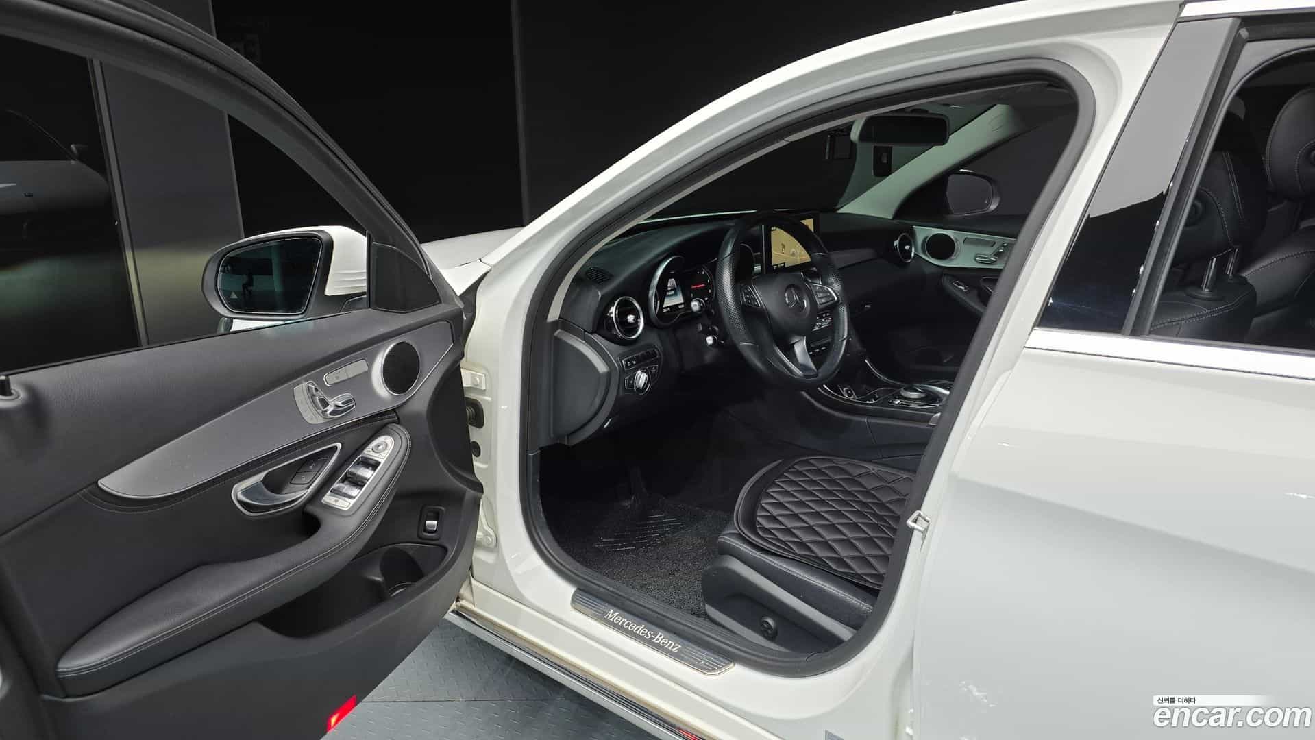 C-Class Mercedes-Benz 2015.1-INNER-010