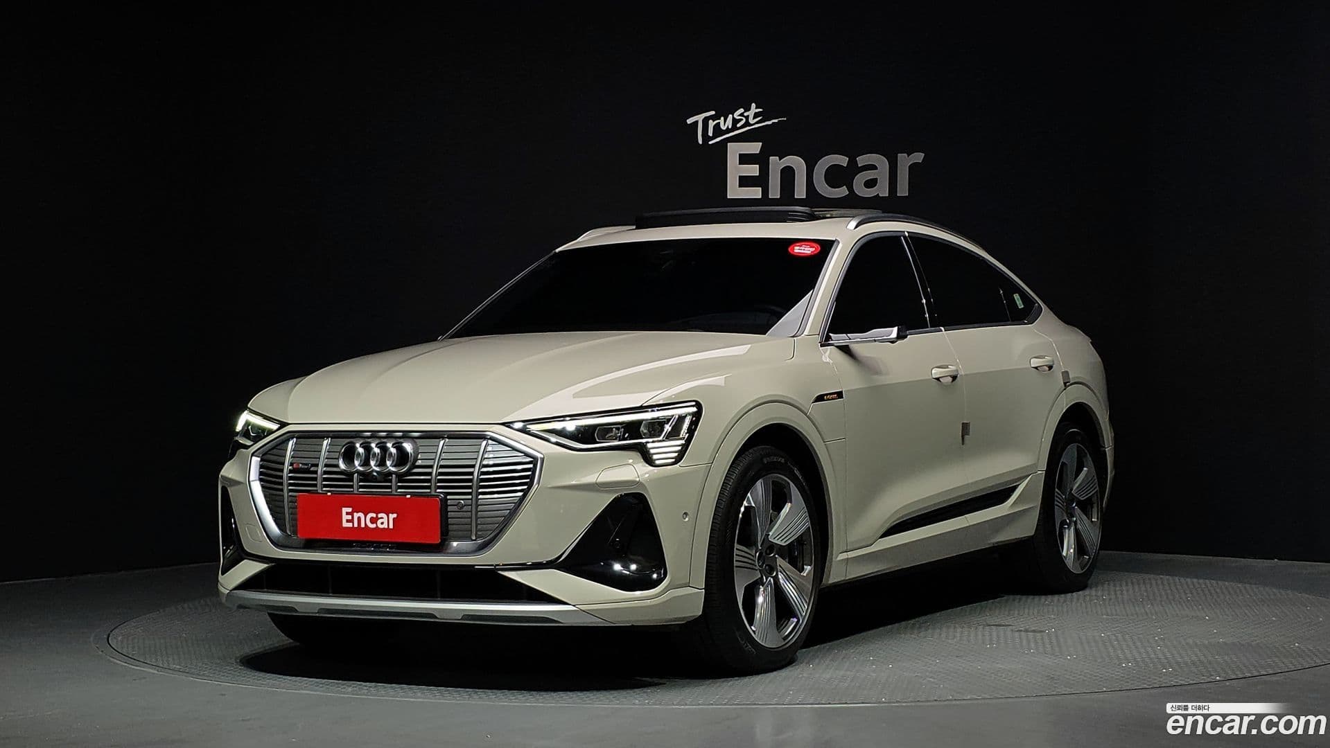 Main__Slider__Photo:e-tron Audi 2022.6-0
