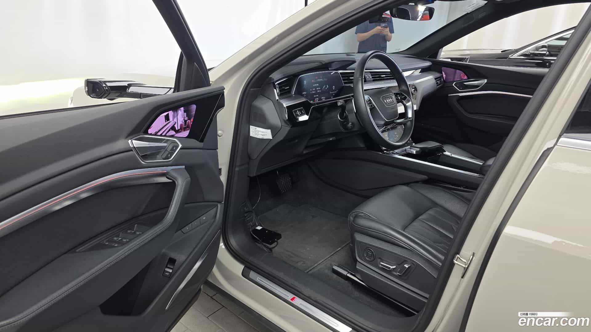 e-tron Audi 2022.6-INNER-010
