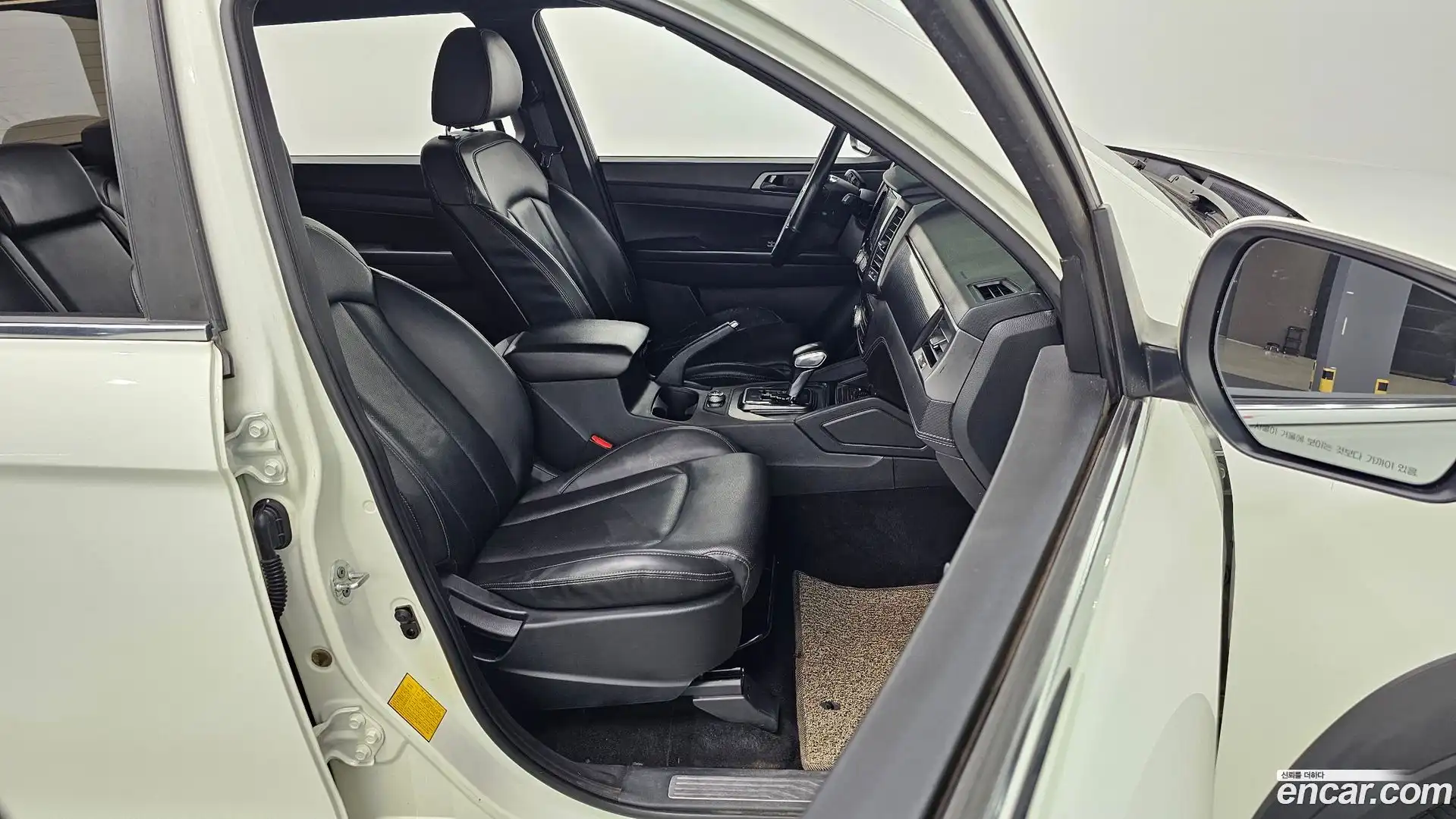 Rexton KG Mobility 2021.5-INNER-010