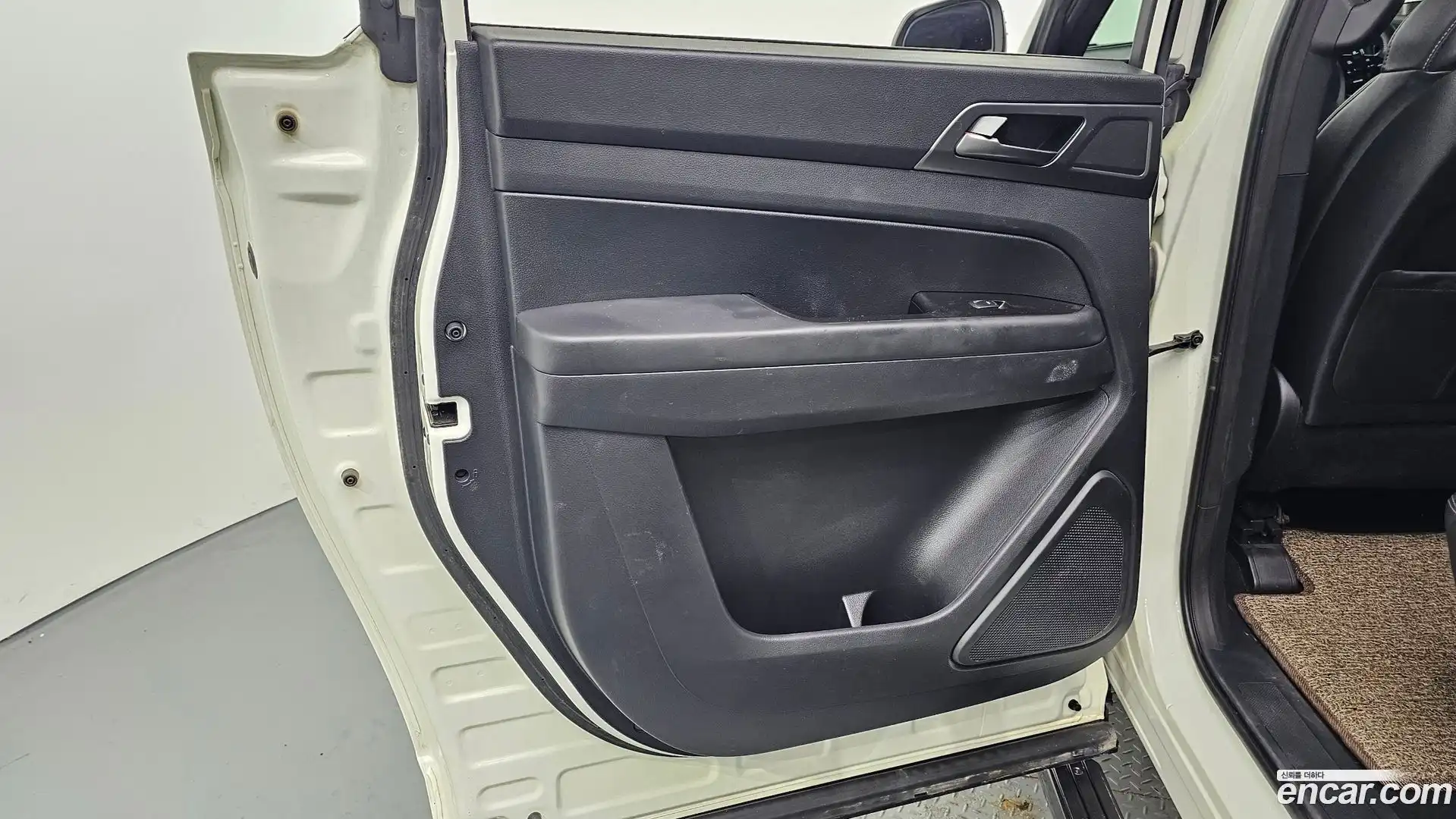 Rexton KG Mobility 2021.5-INNER-035