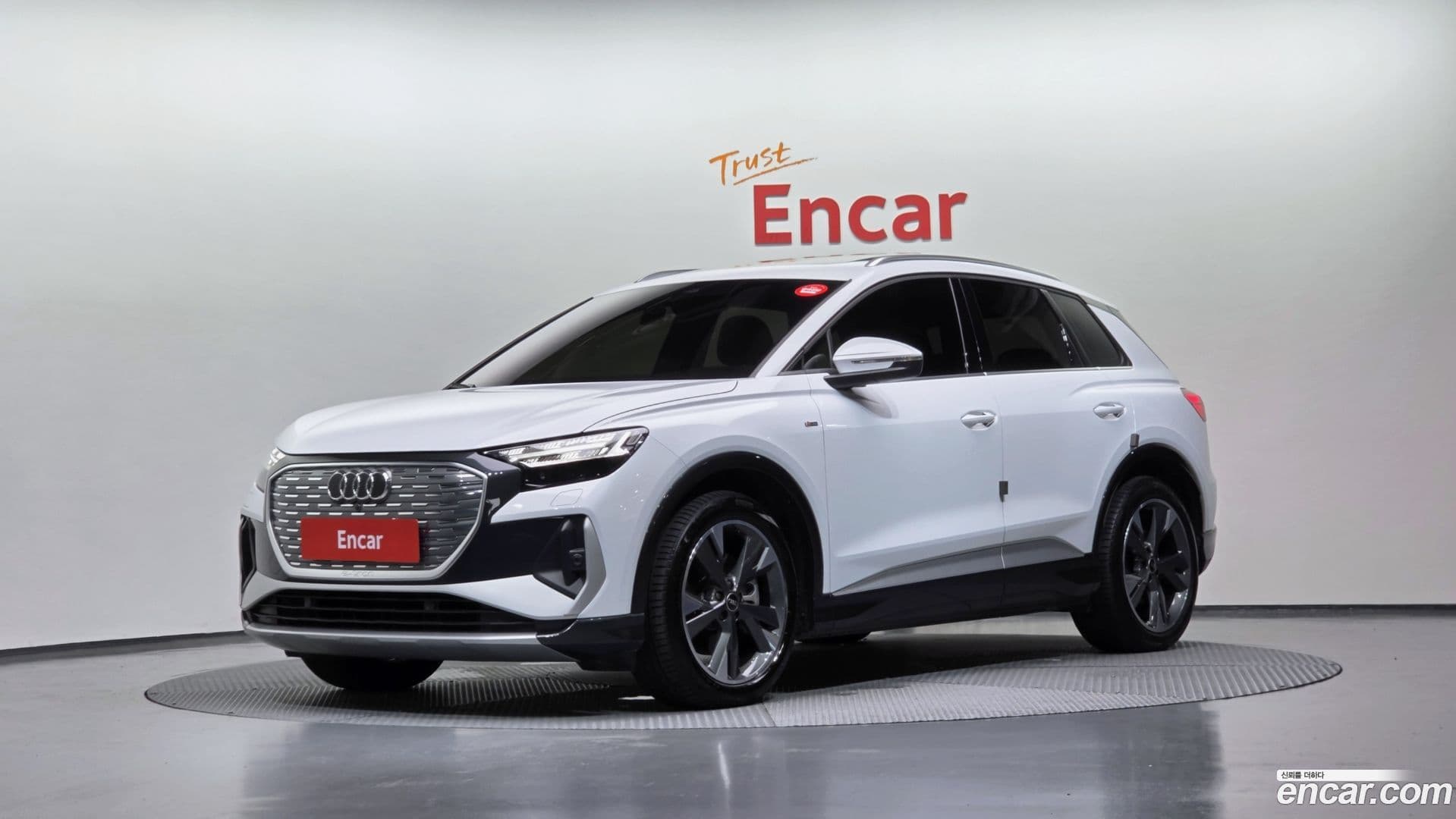 Main__Slider__Photo:Q4 e-tron Audi 2022.9-0
