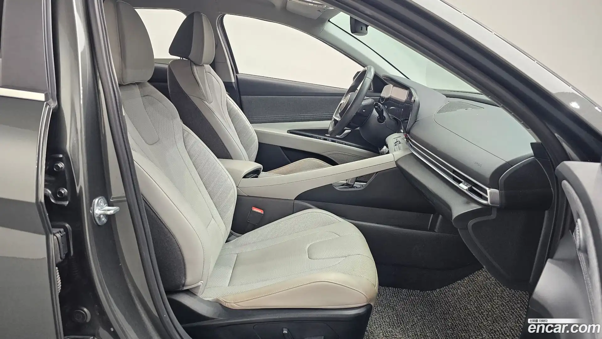 AVANTE Hyundai 2023.4-OPTION-015
