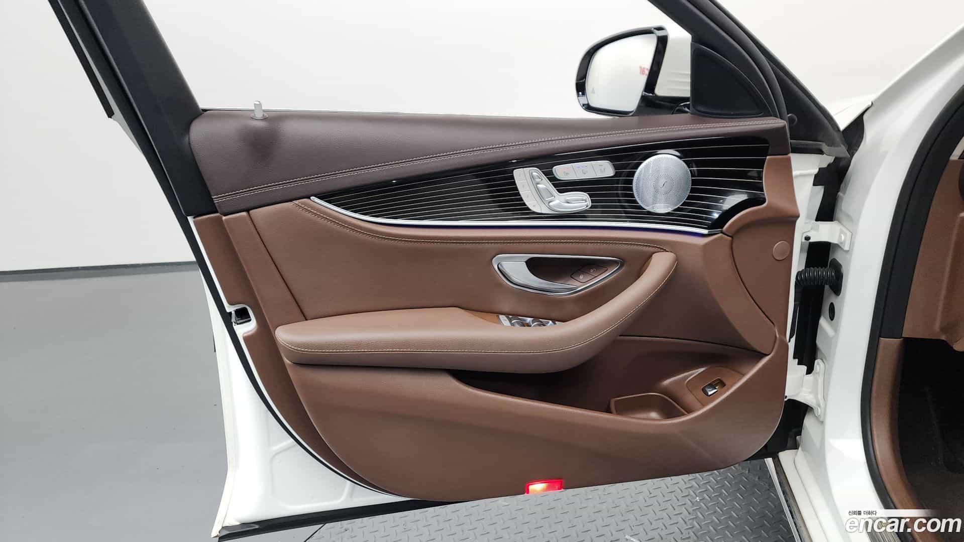 E-Class Mercedes-Benz 2017.7-OPTION-040