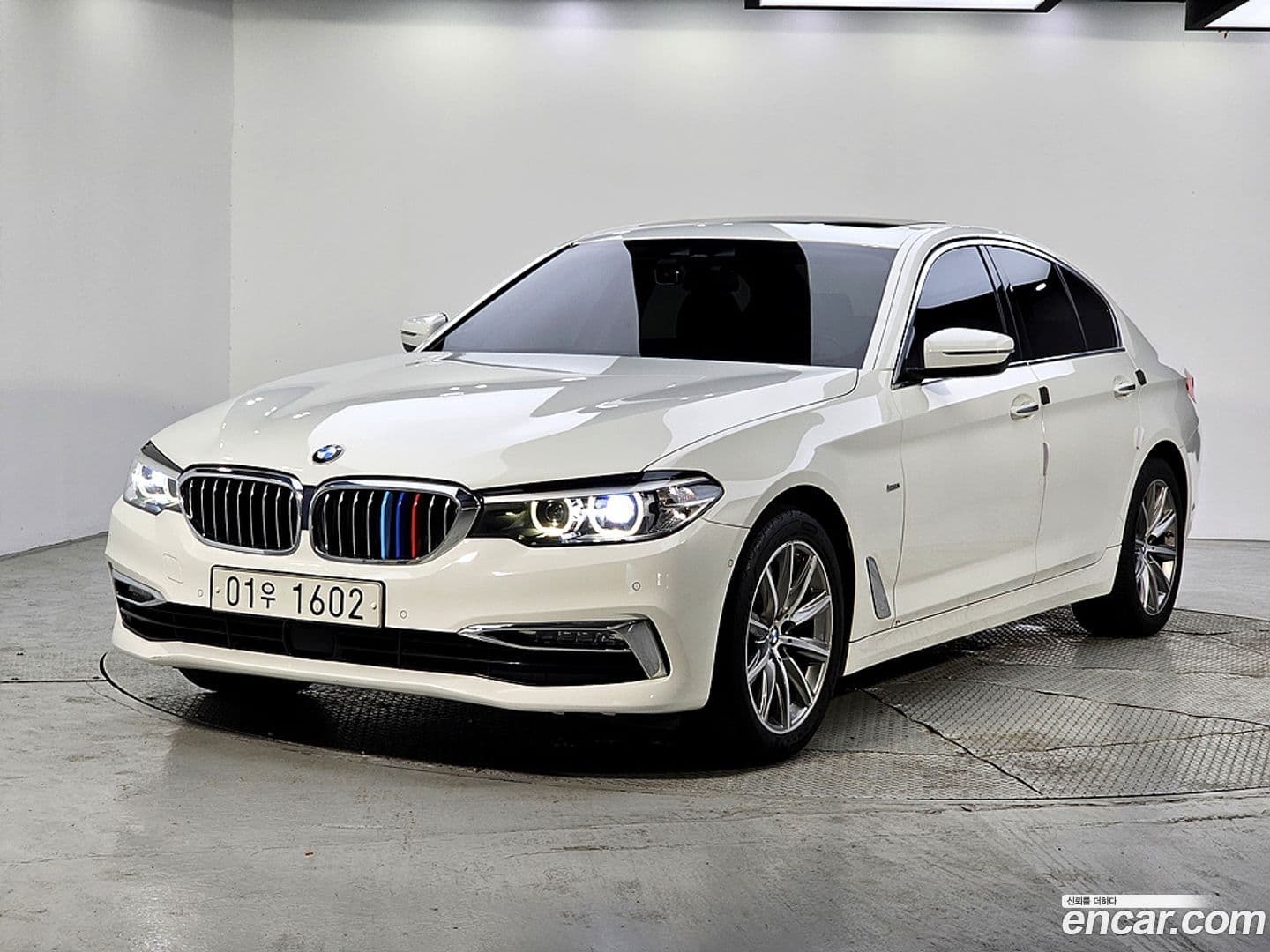 Main__Slider__Photo:5-Series BMW 2018.11-0