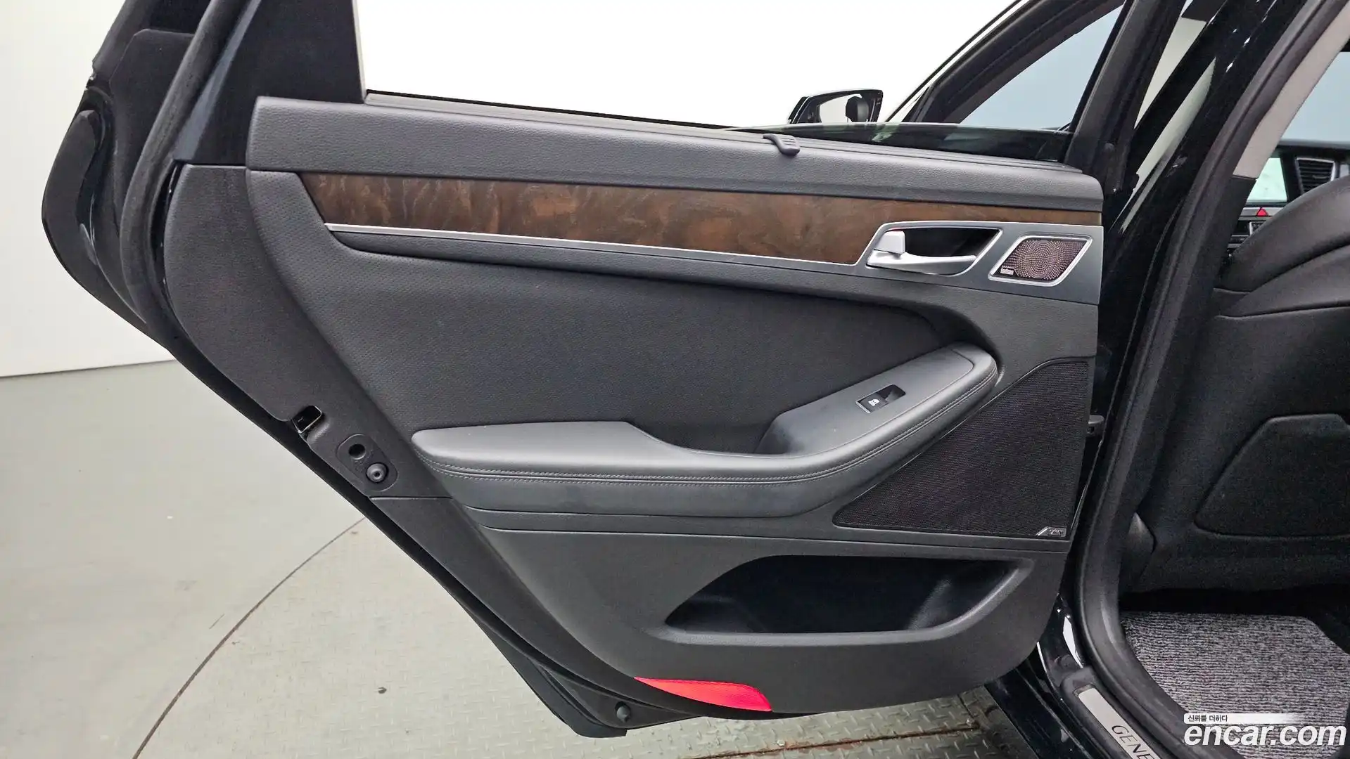 G80 Genesis 2016.8-INNER-035