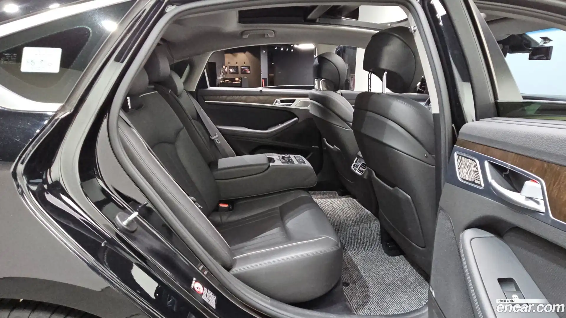 G80 Genesis 2016.8-INNER-036
