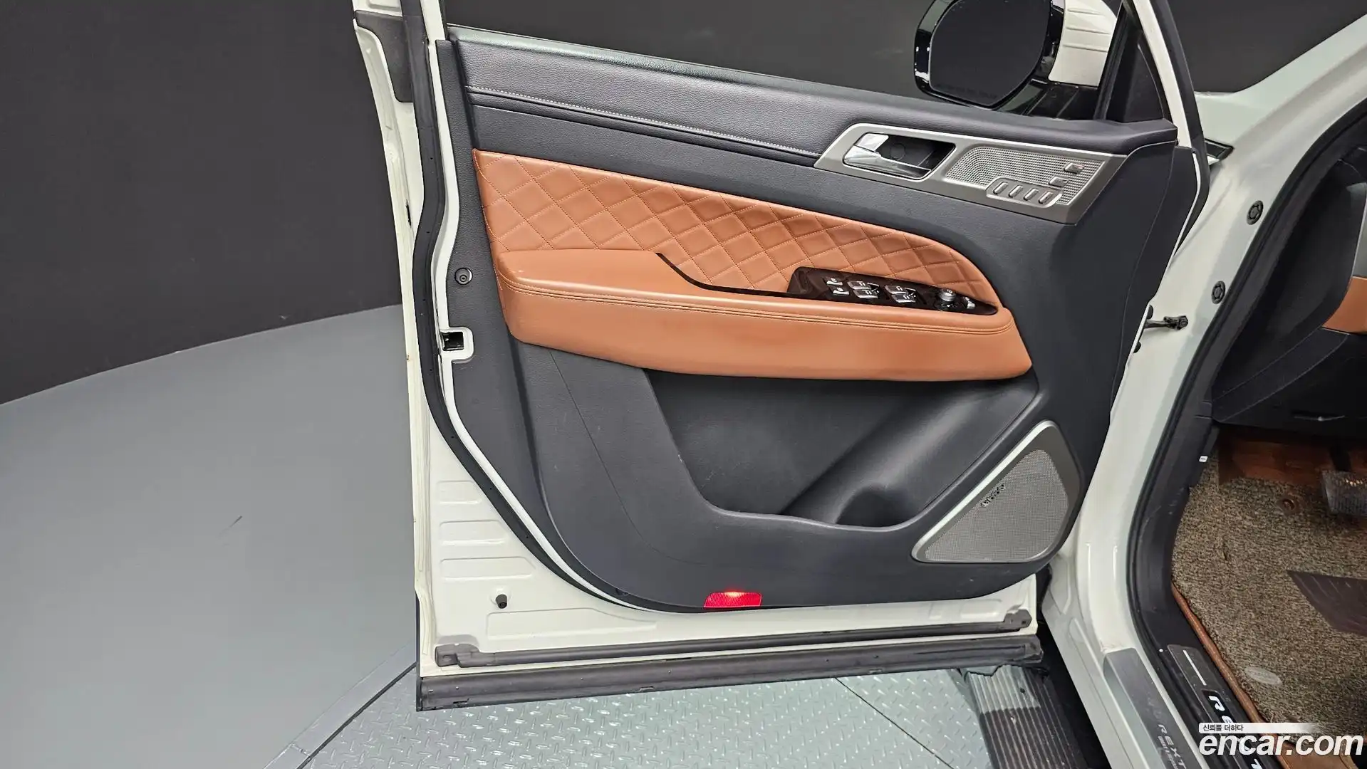 Rexton KG Mobility 2017.6-INNER-034