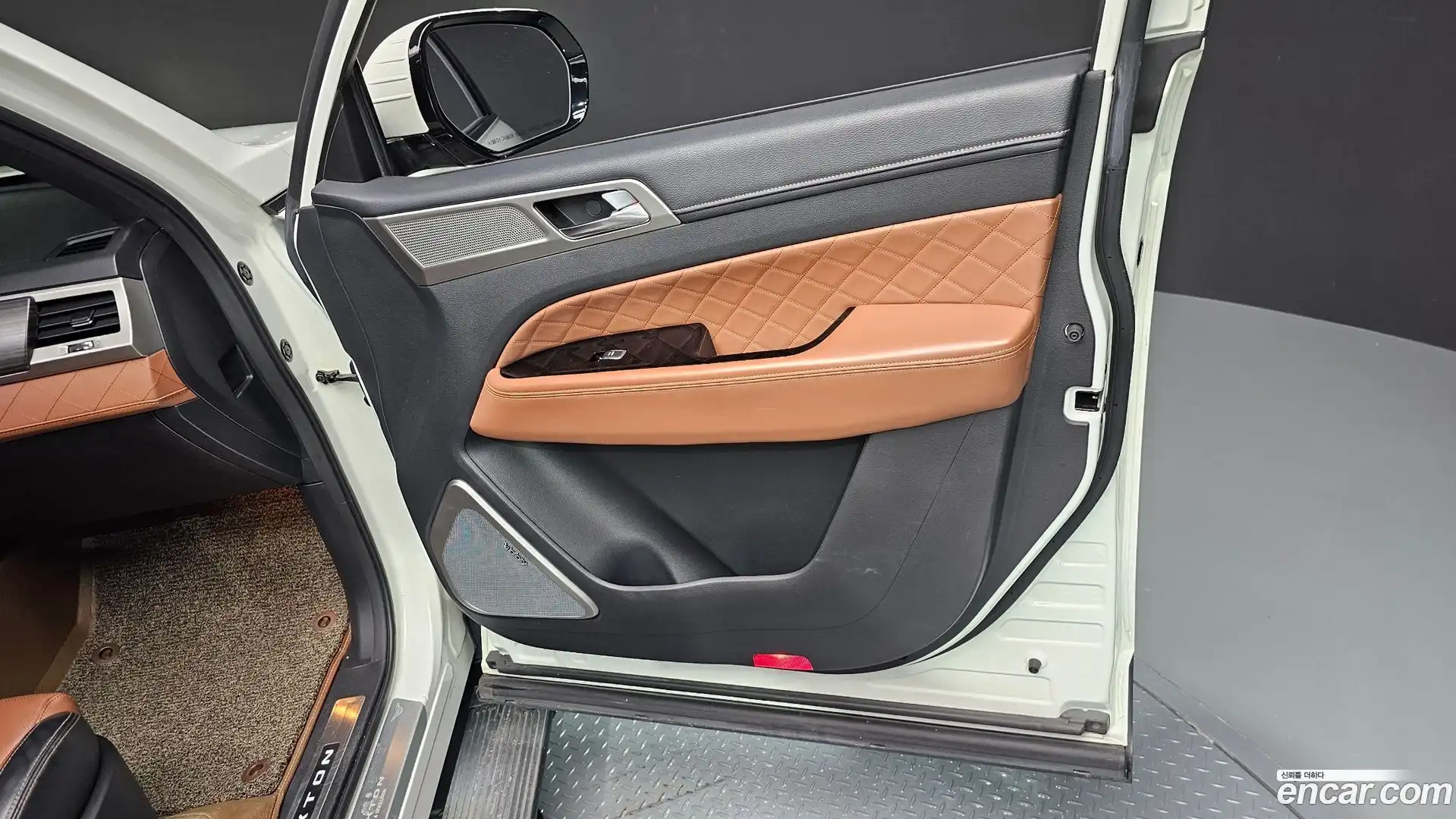 Rexton KG Mobility 2017.6-INNER-035