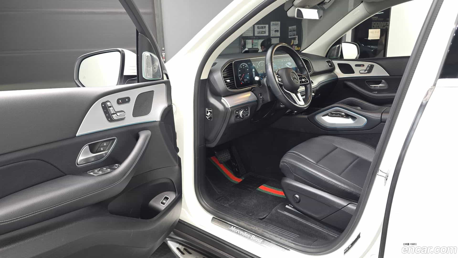 GLE-Class Mercedes-Benz 2020.7-INNER-010