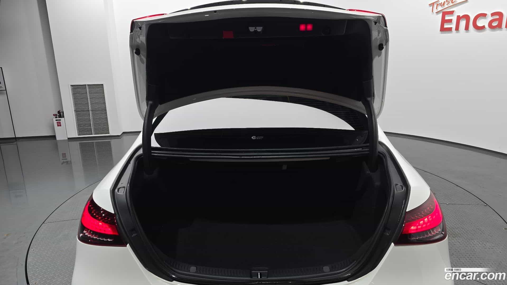 E-Class Mercedes-Benz 2021.5-OPTION-047