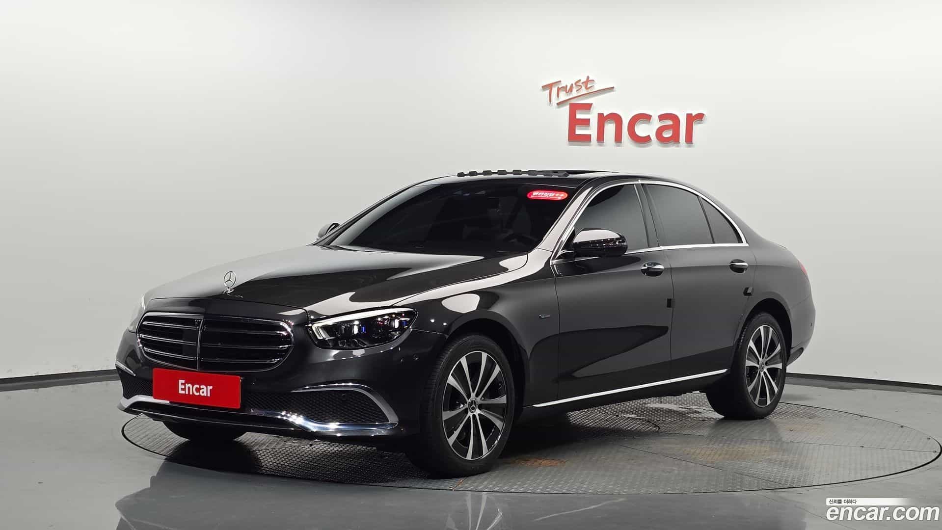 E-Class Mercedes-Benz 2021.4-THUMBNAIL-011