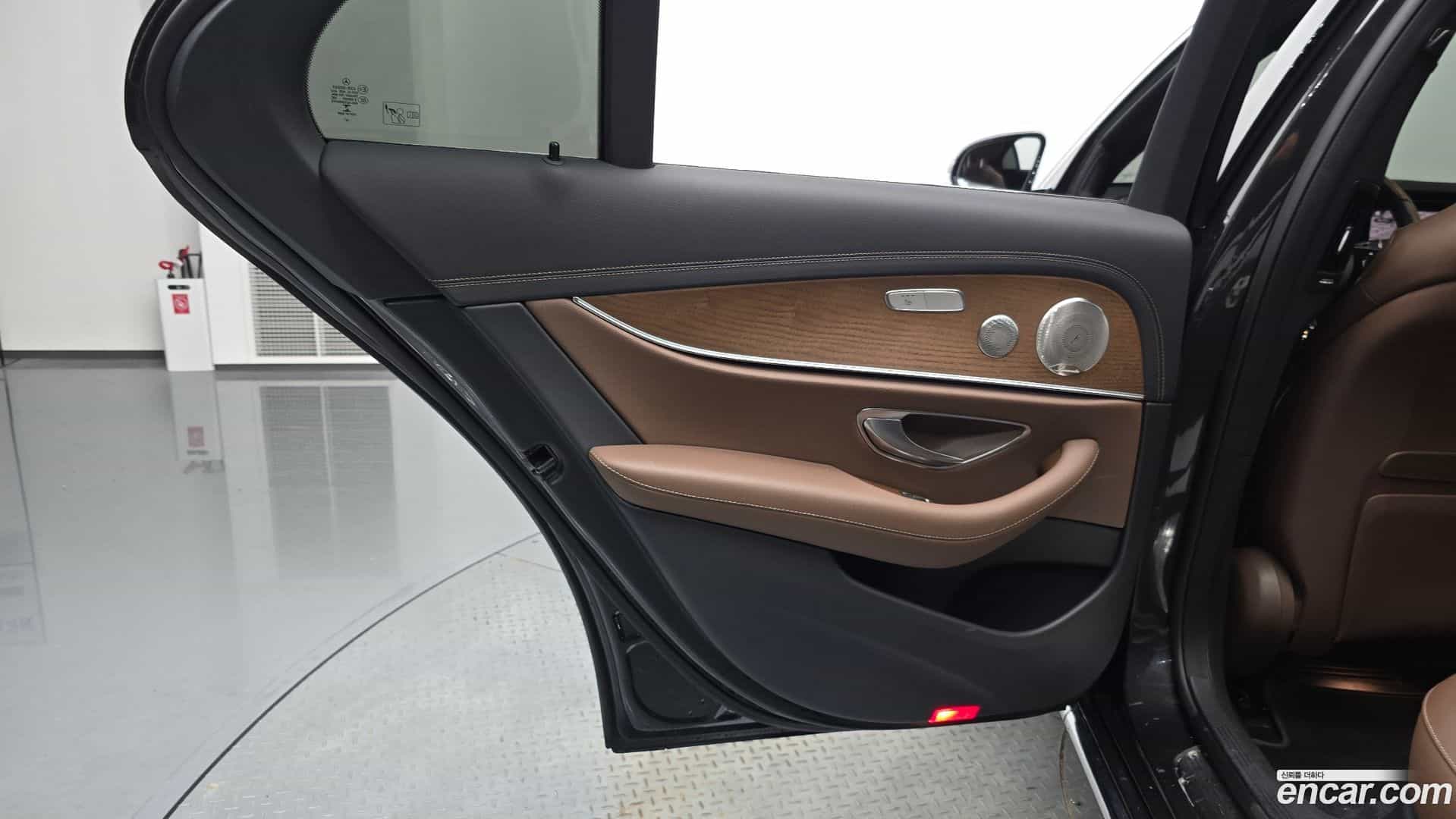 E-Class Mercedes-Benz 2021.4-INNER-035